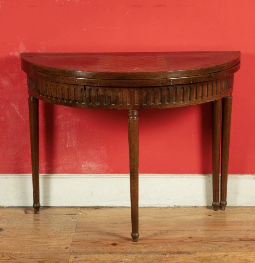 Console ou table à jeux de forme demi lune À plateau dépliant