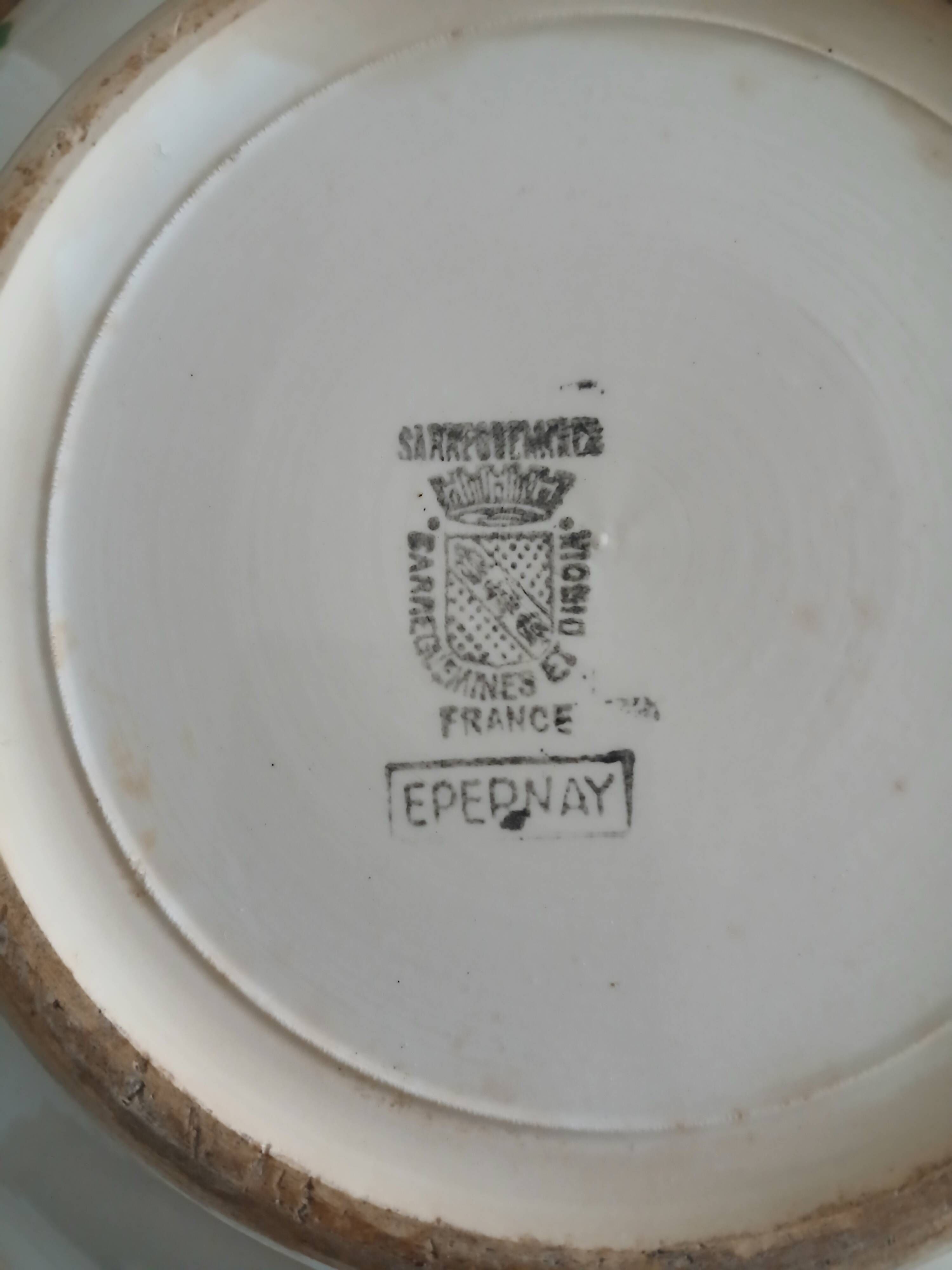 Antique soup tureen in earthenware - Sarreguemines, Épernay model