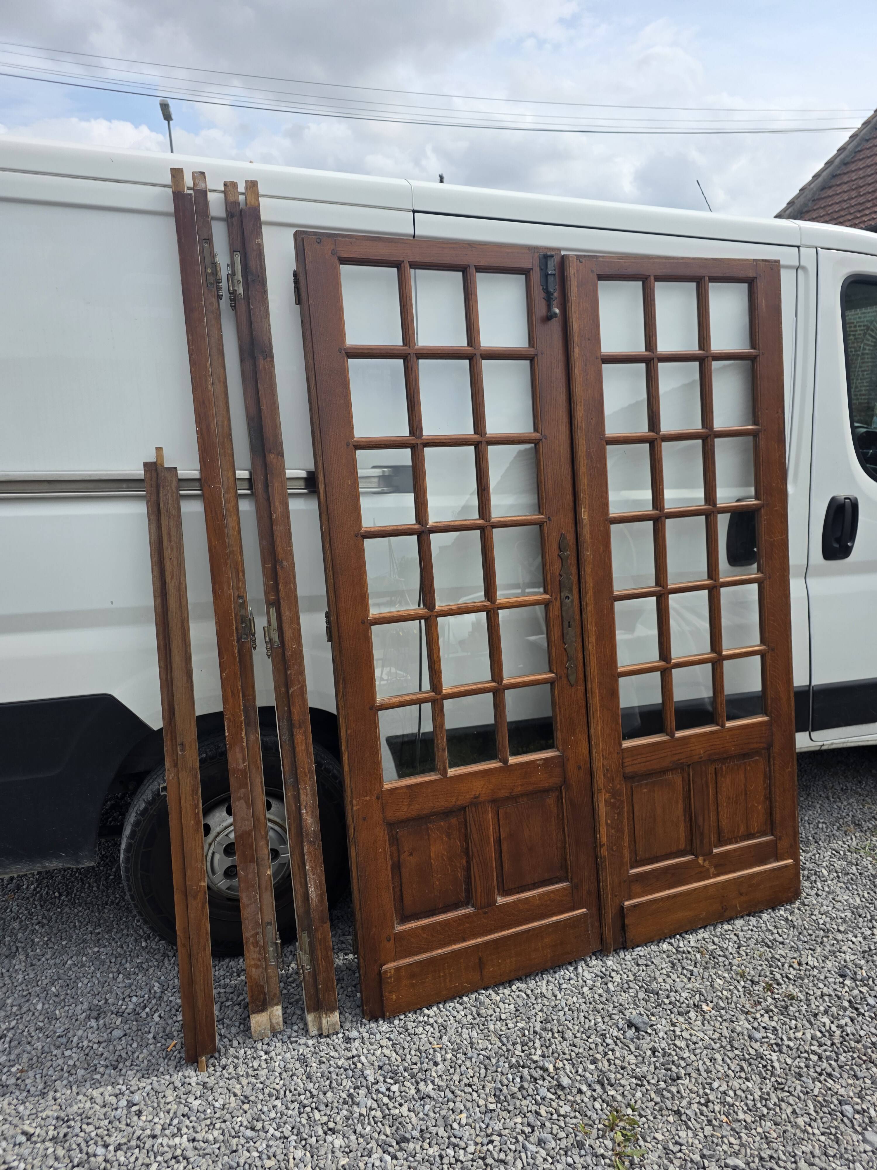 Paire de portes de séparation en chêne petits carreaux XXe