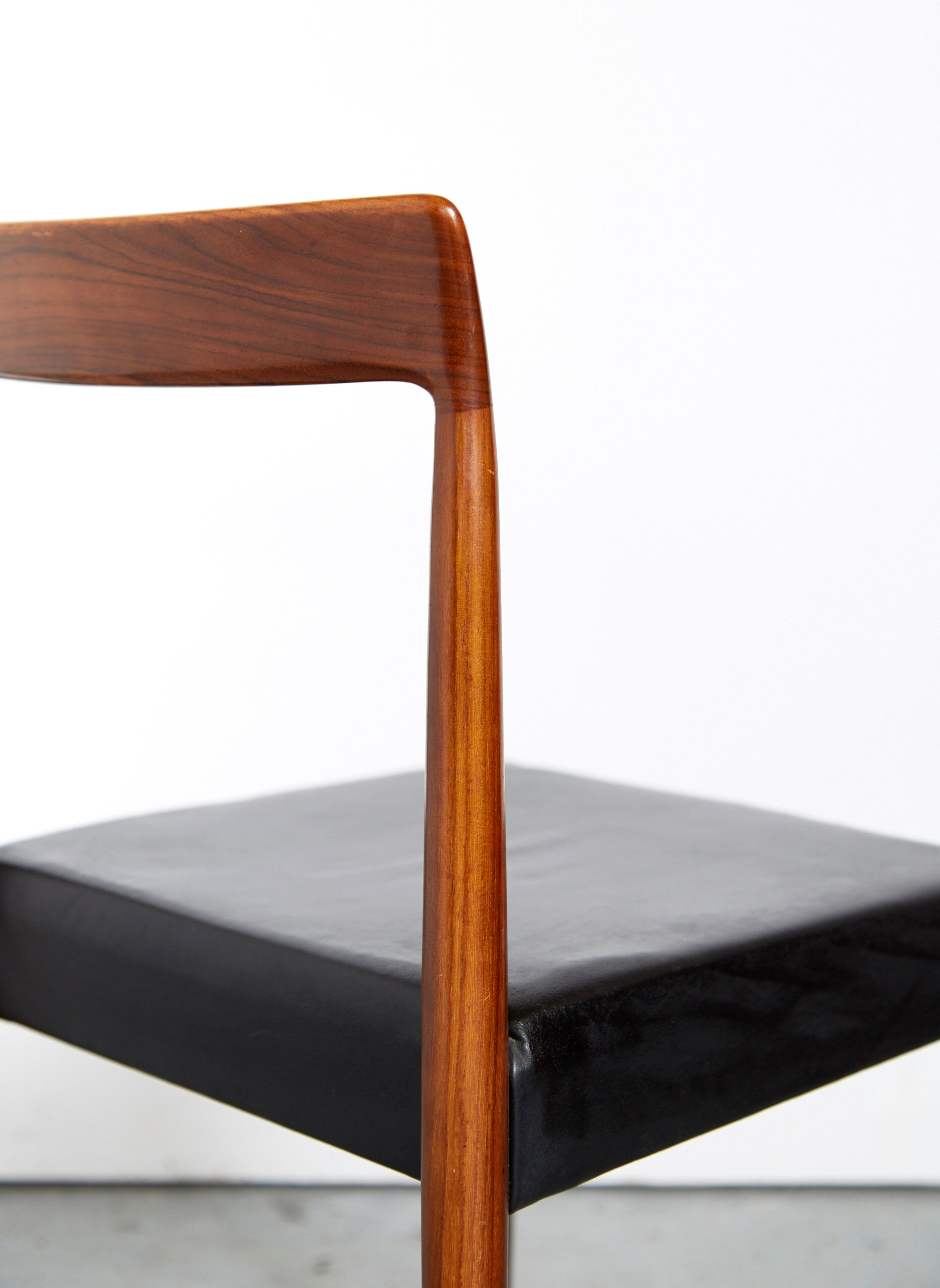 Chaises à manger du milieu du siècle de Bke