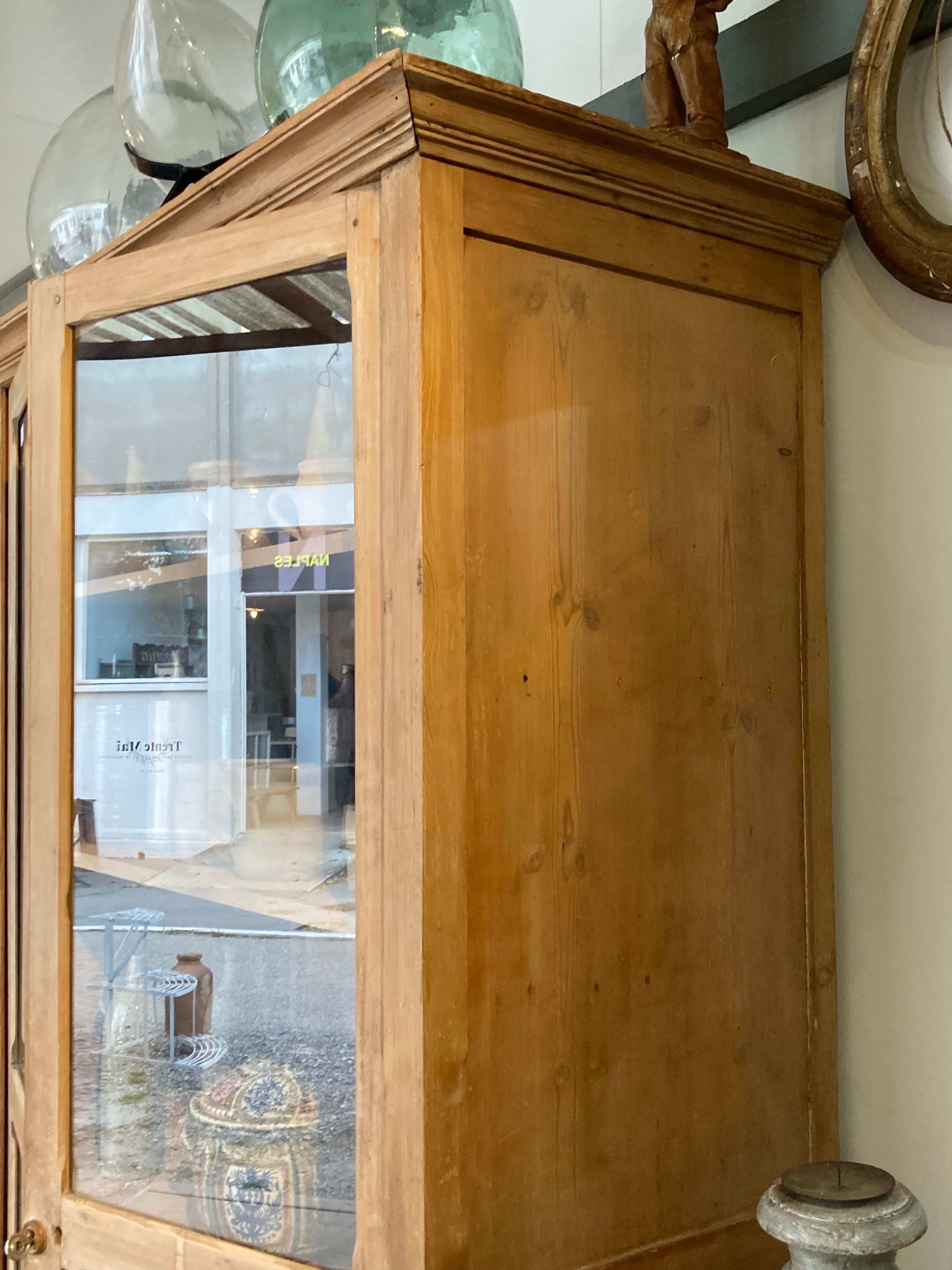 Glass cabinet