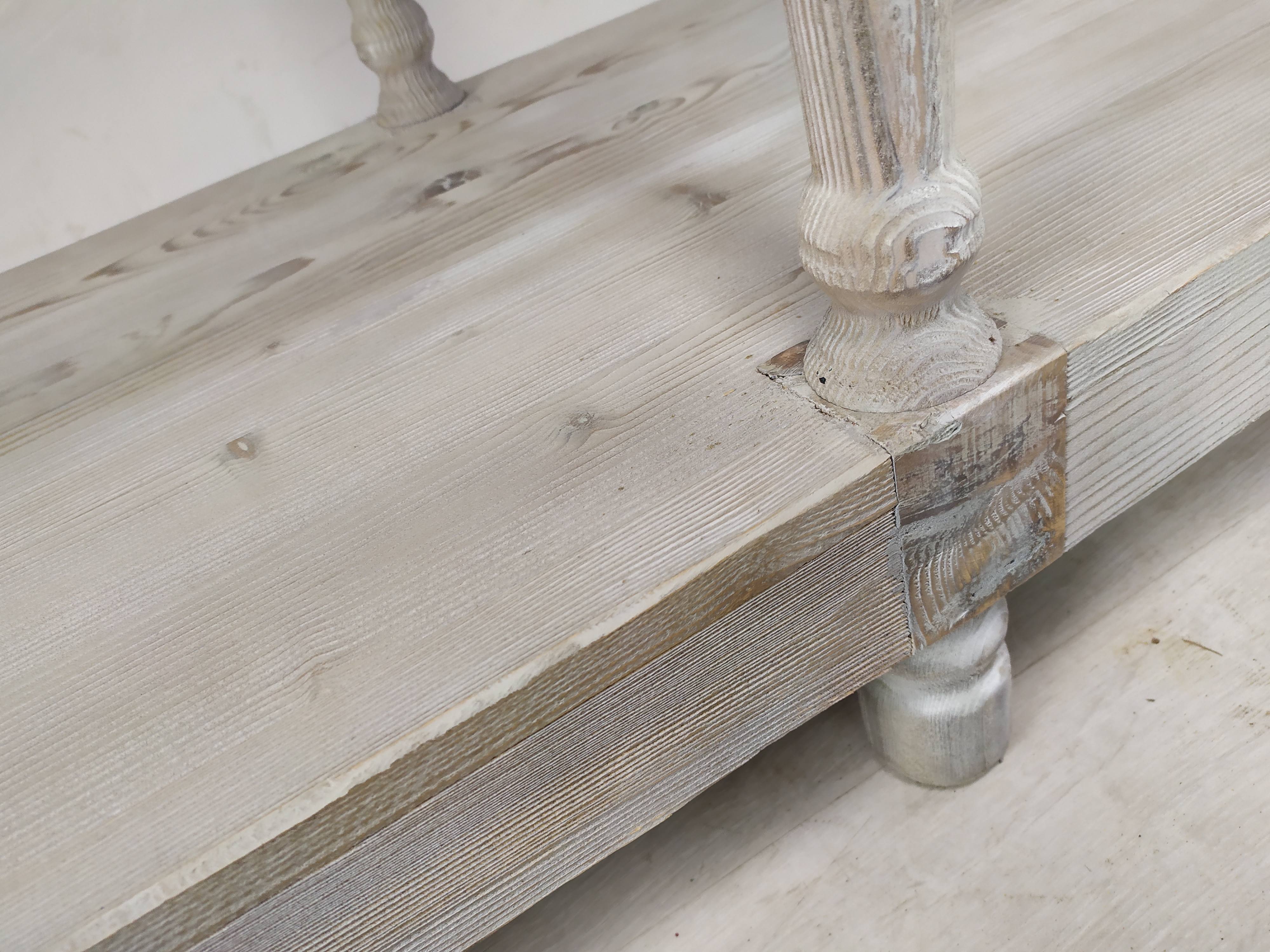 Table serving draper