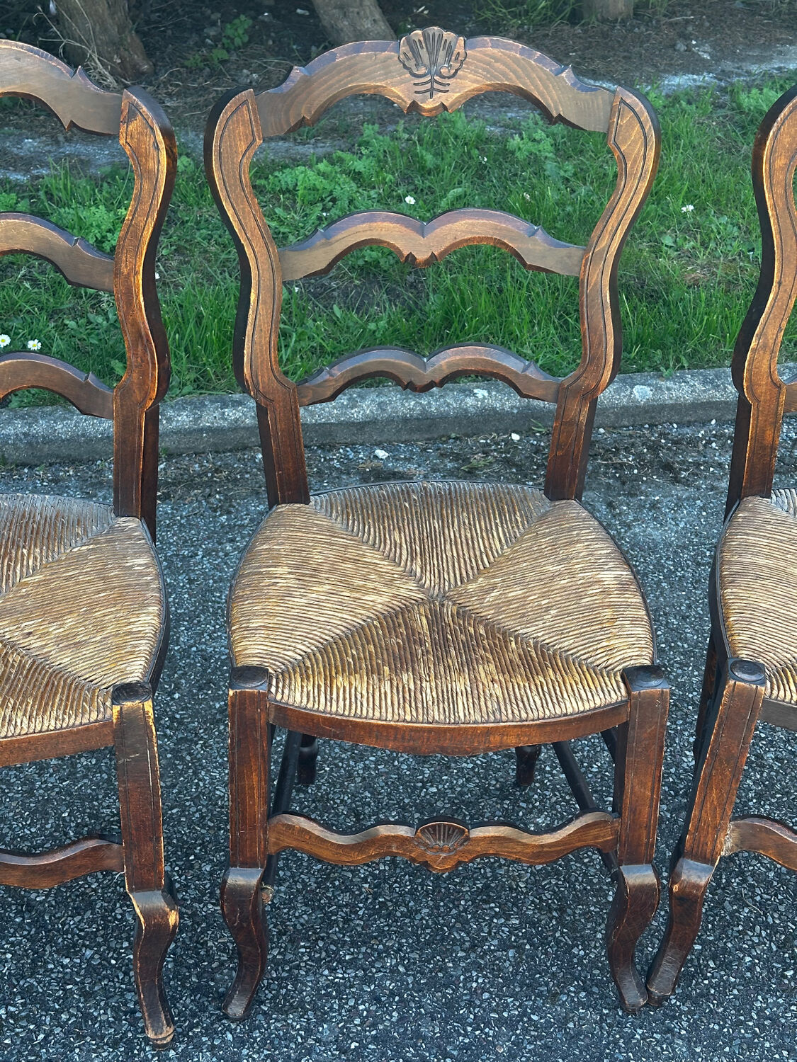 Set of 4 Louis XV straw chairs – solid wood – curved backrest