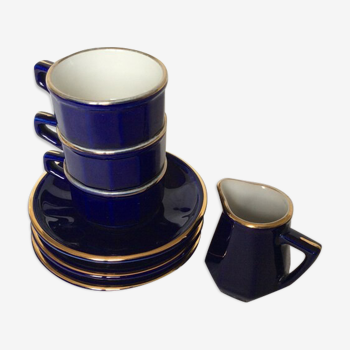 Lot de 3 tasses, soucoupes et d'un pot à lait bleues marine en porcelaine Delaunay