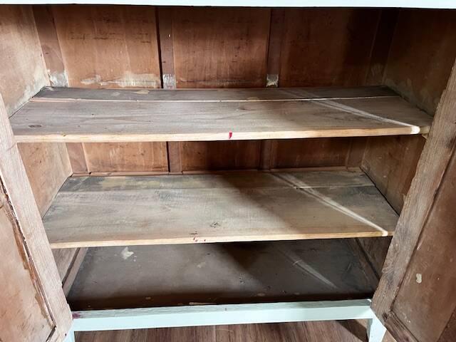 Green Parisian Buffet