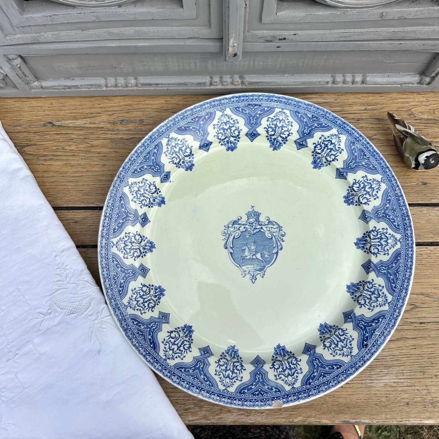 Large round dish Coat of arms Gien