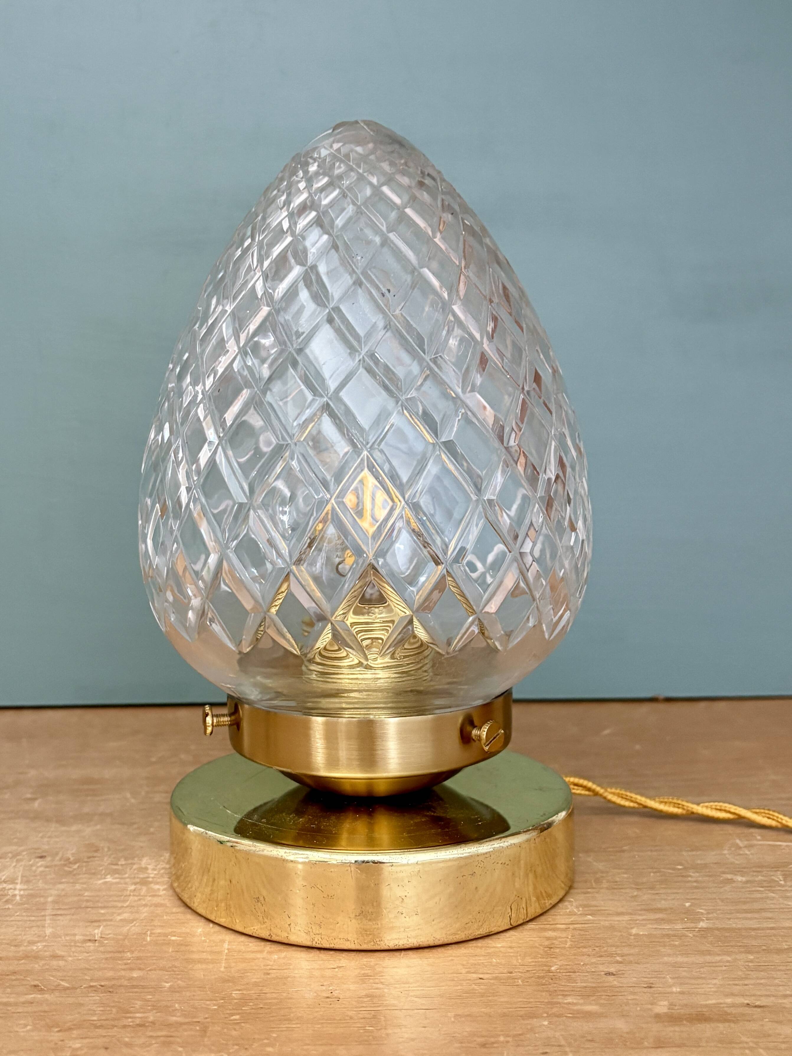 Lampe à poser globe vintage en verre ciselé