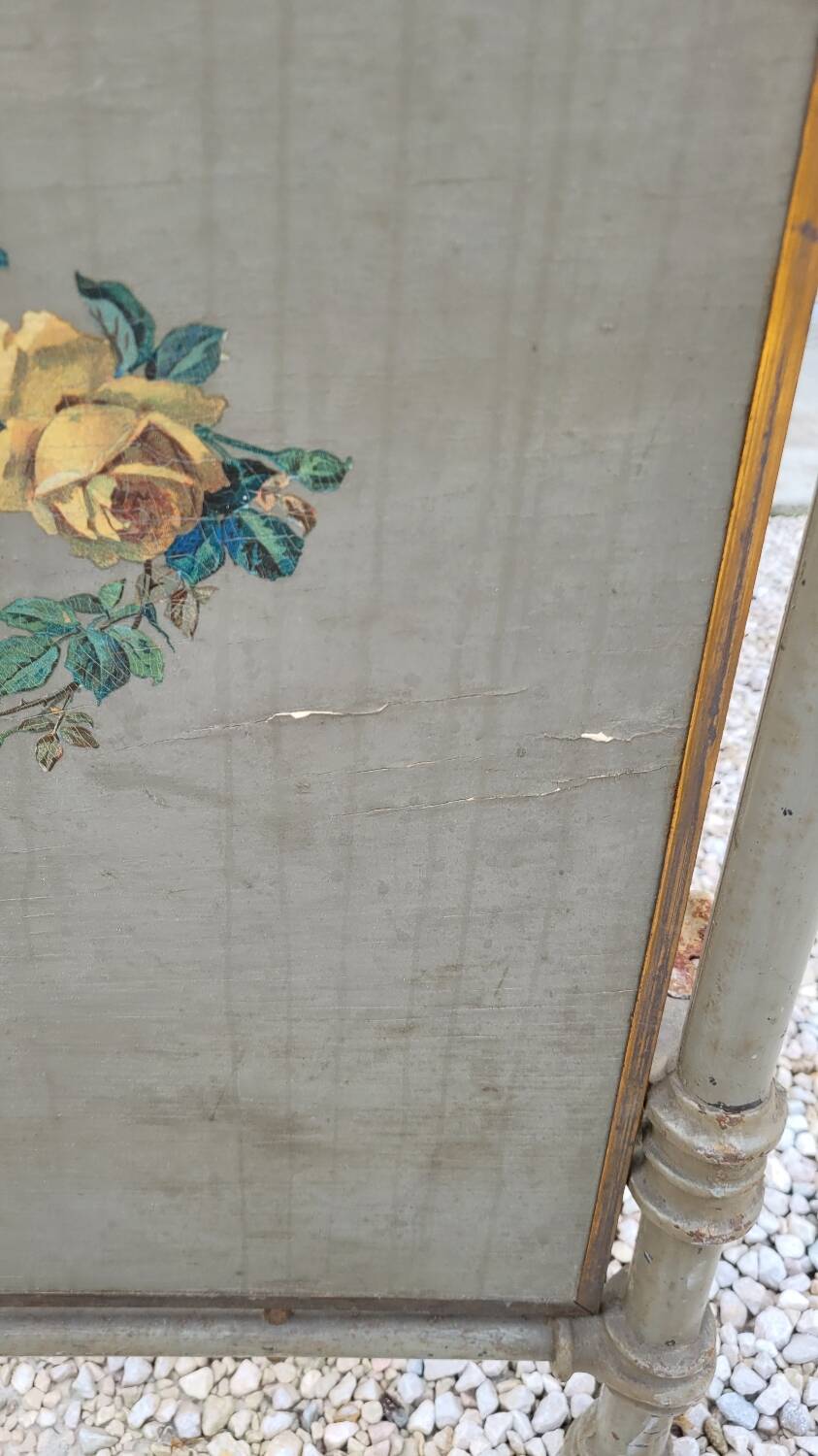 Cast iron bed decorated with flowers from the 19th century