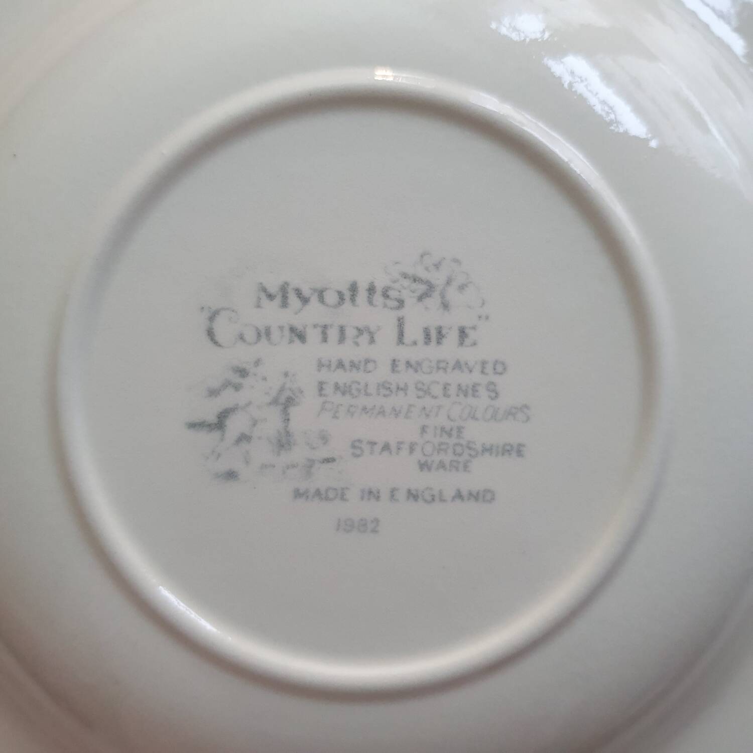12 English porcelain soup plates