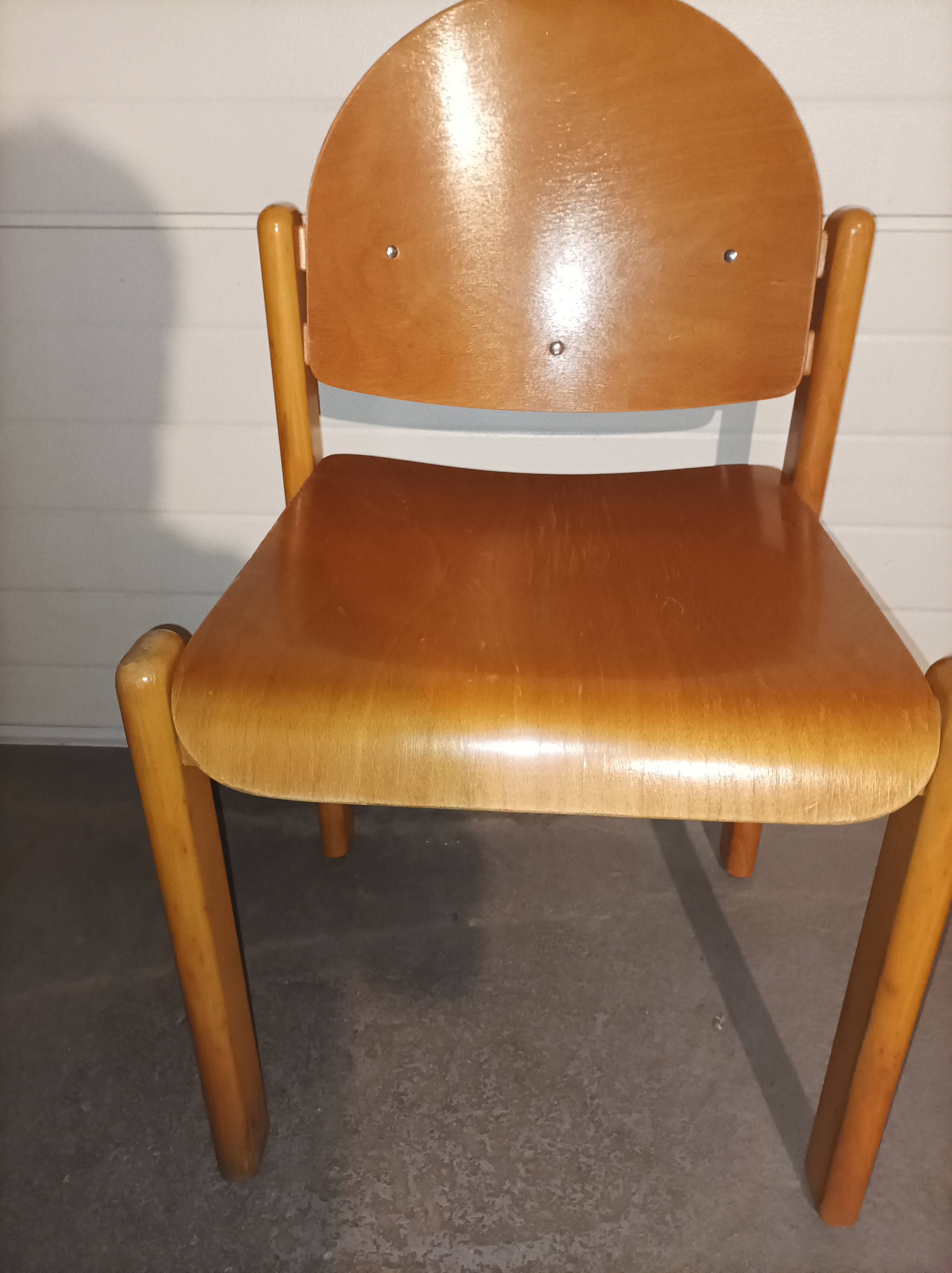 7 chaises vintages MMO