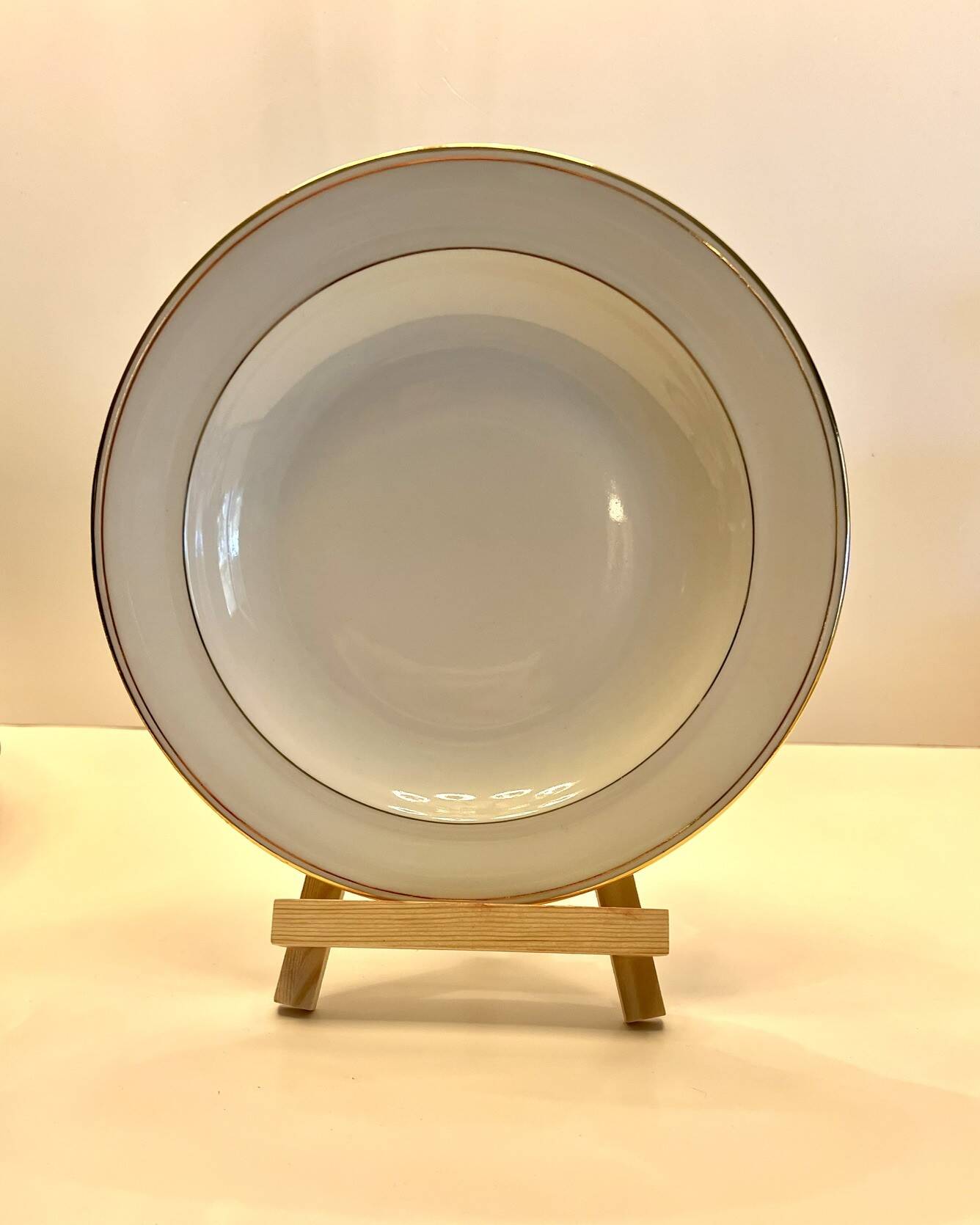 Service of 34 Limoges porcelain plates by Chastagner & Cie – Gilded borders.