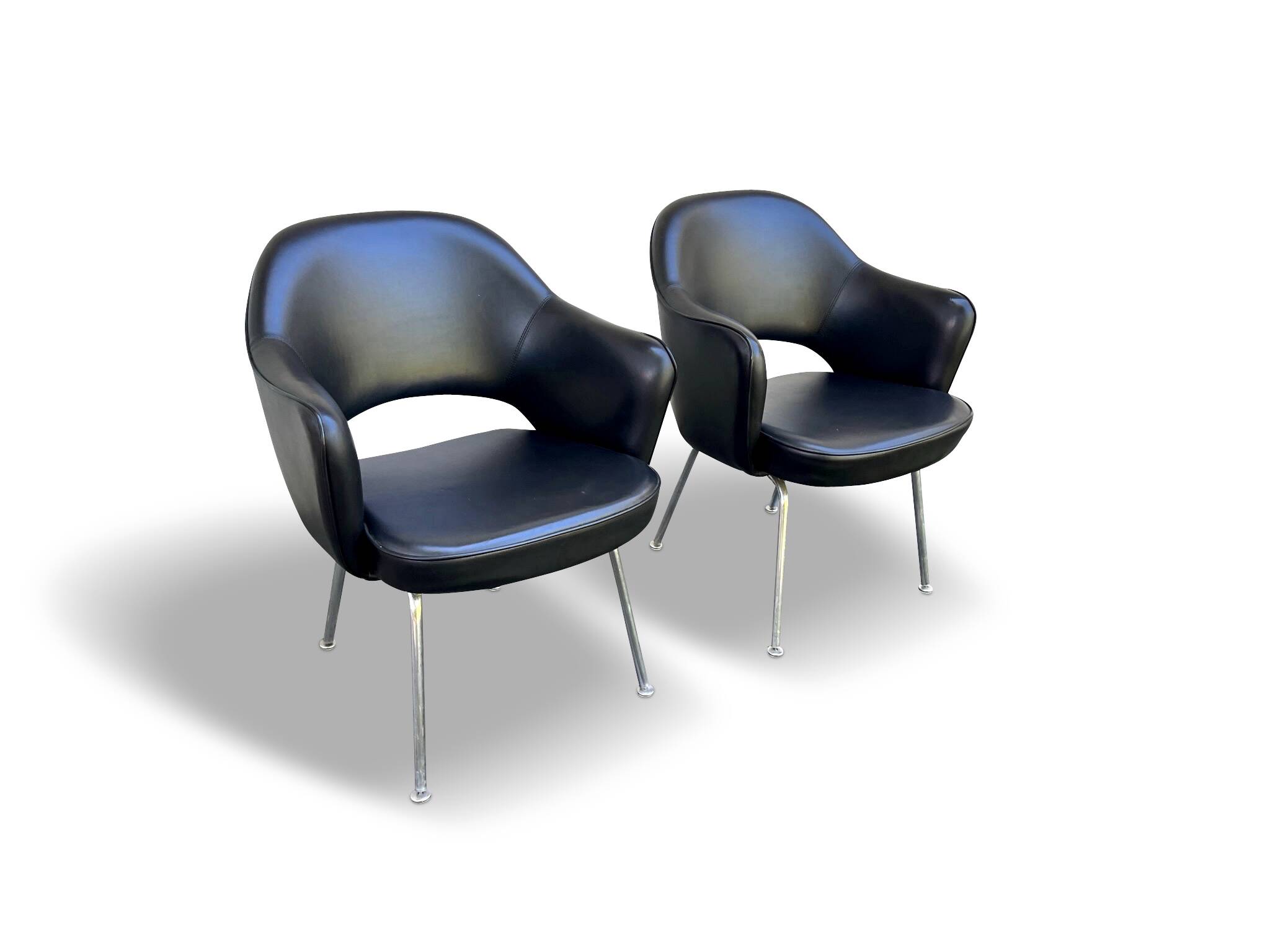 Pair of "Conference" armchairs by Eero Saarinen for Knoll International, black and chrome