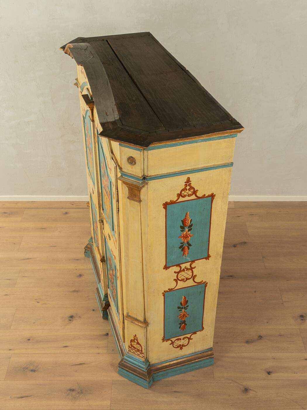 Armoire ancienne / 18e siècle