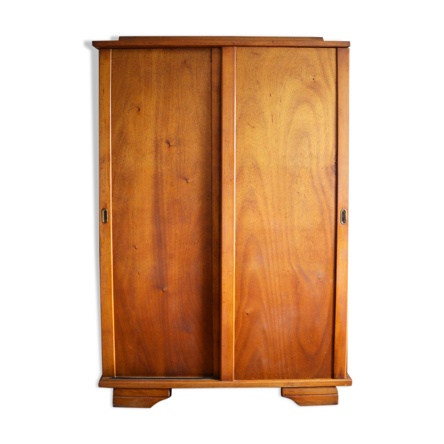 Wardrobe in blond wood