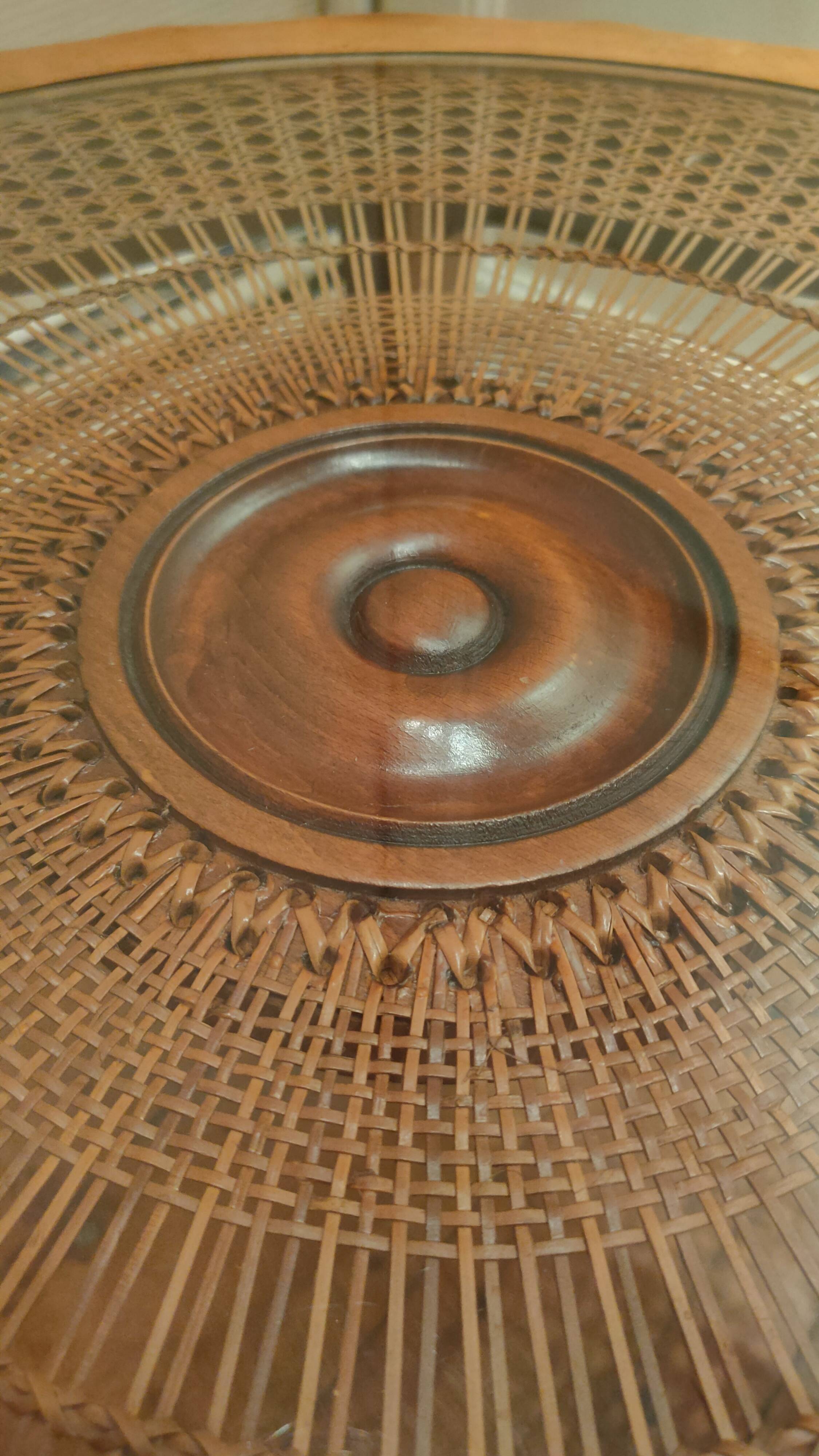 Table basse bois et cannage plateau verre