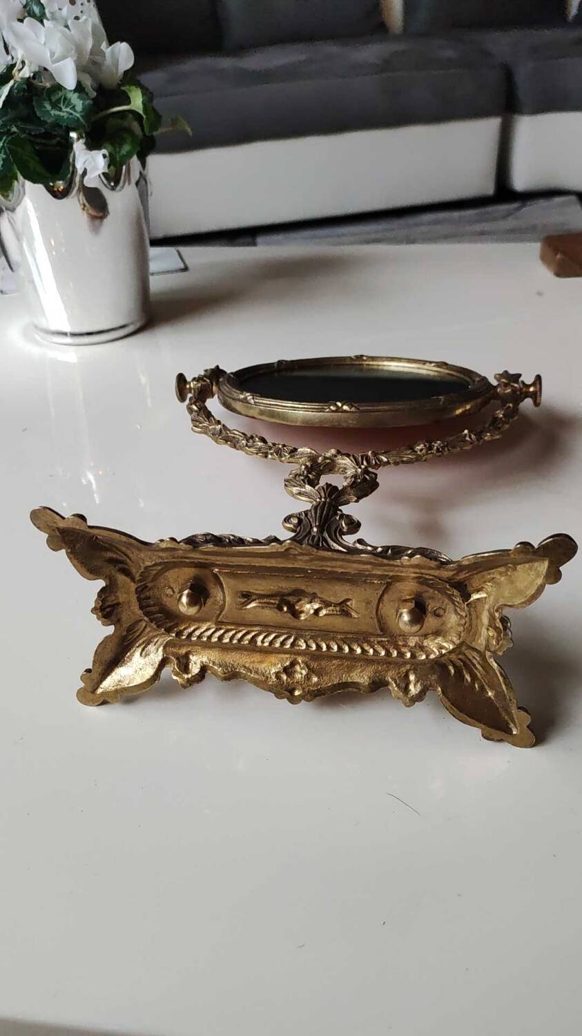 Large round psyche/tilting table mirror, louis xvi/baroque style, in polished patinated brass. 35 x 22 cm