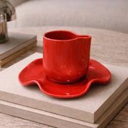 Set of wavy ceramic cup and saucer - poppy red