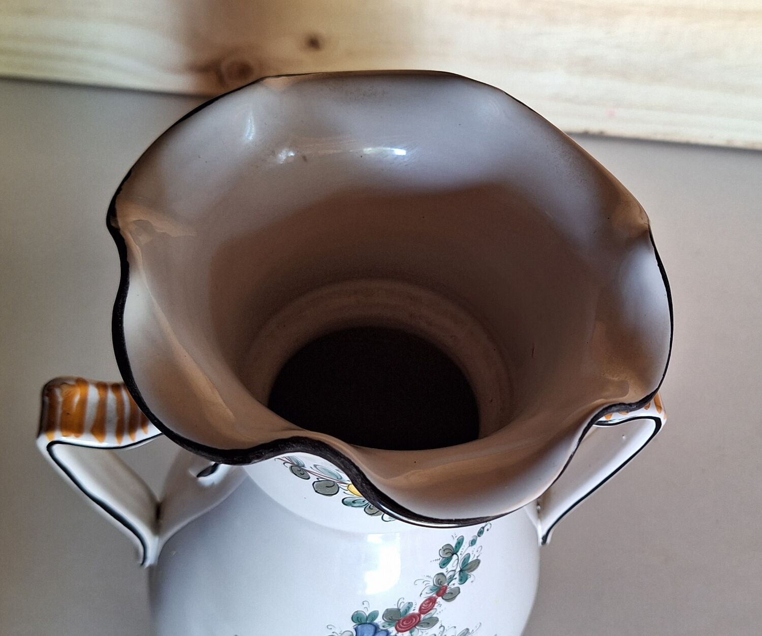 Italian earthenware vase
