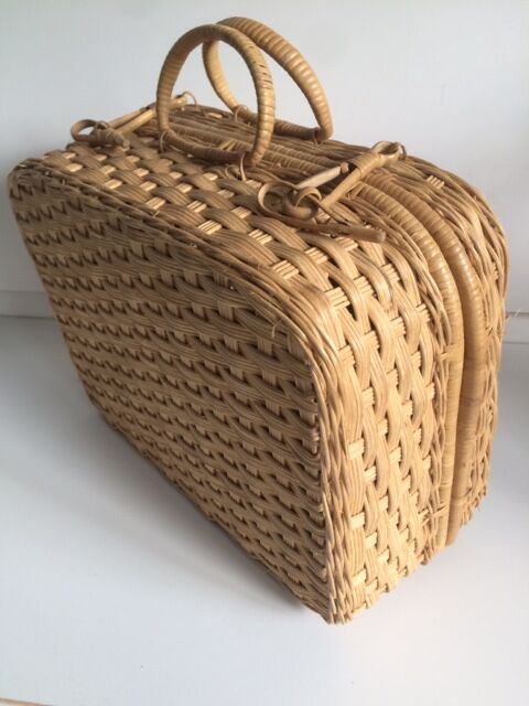 Suitcase round Wicker vintage