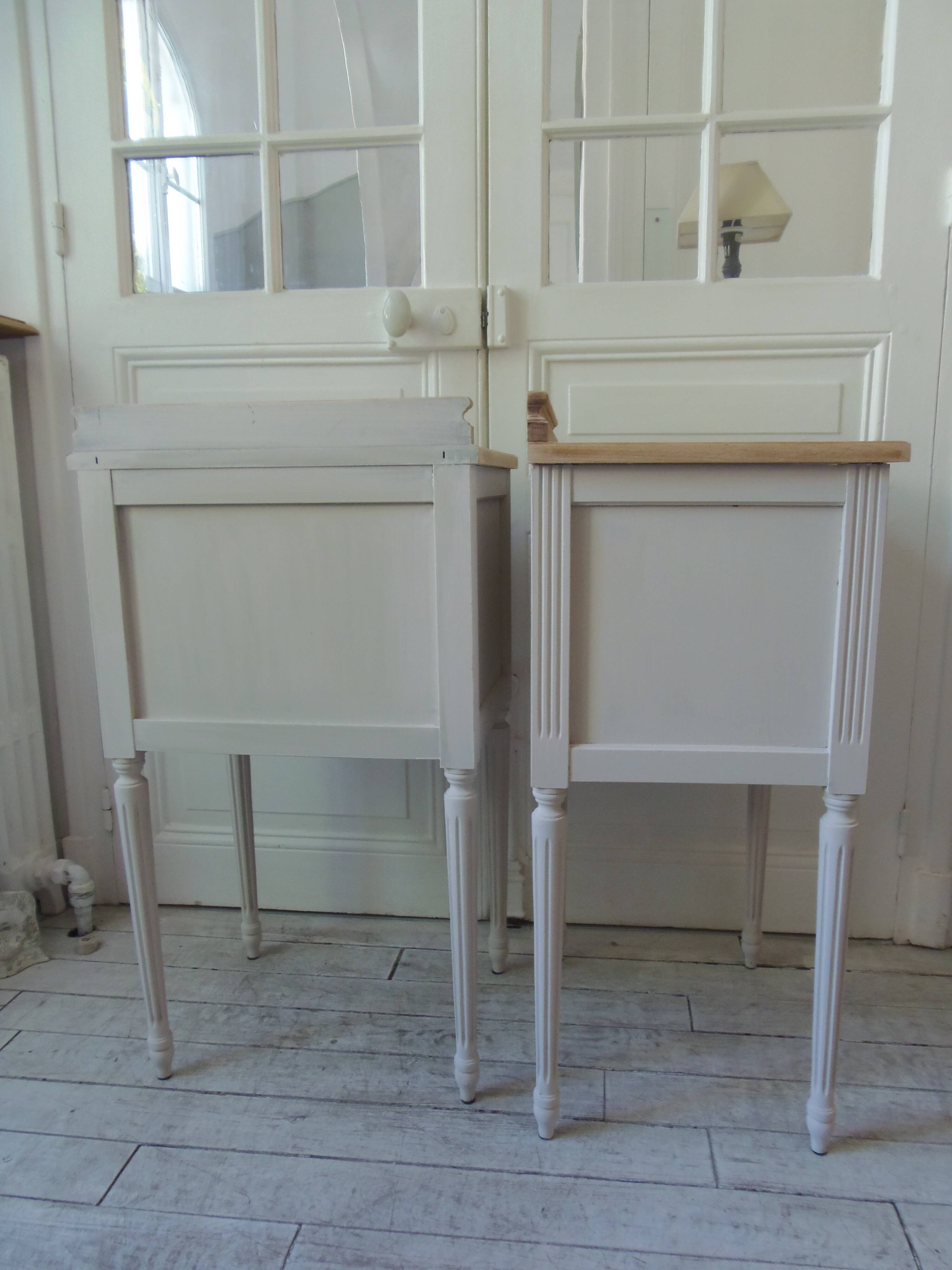 Pair of bedside tables, end tables re-enchanted in pearl gray, wooden top.