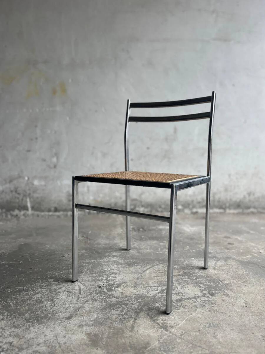 Chaise italienne chromée style Mid-Century avec assise en sangles naturelles — Structure chromée argentée