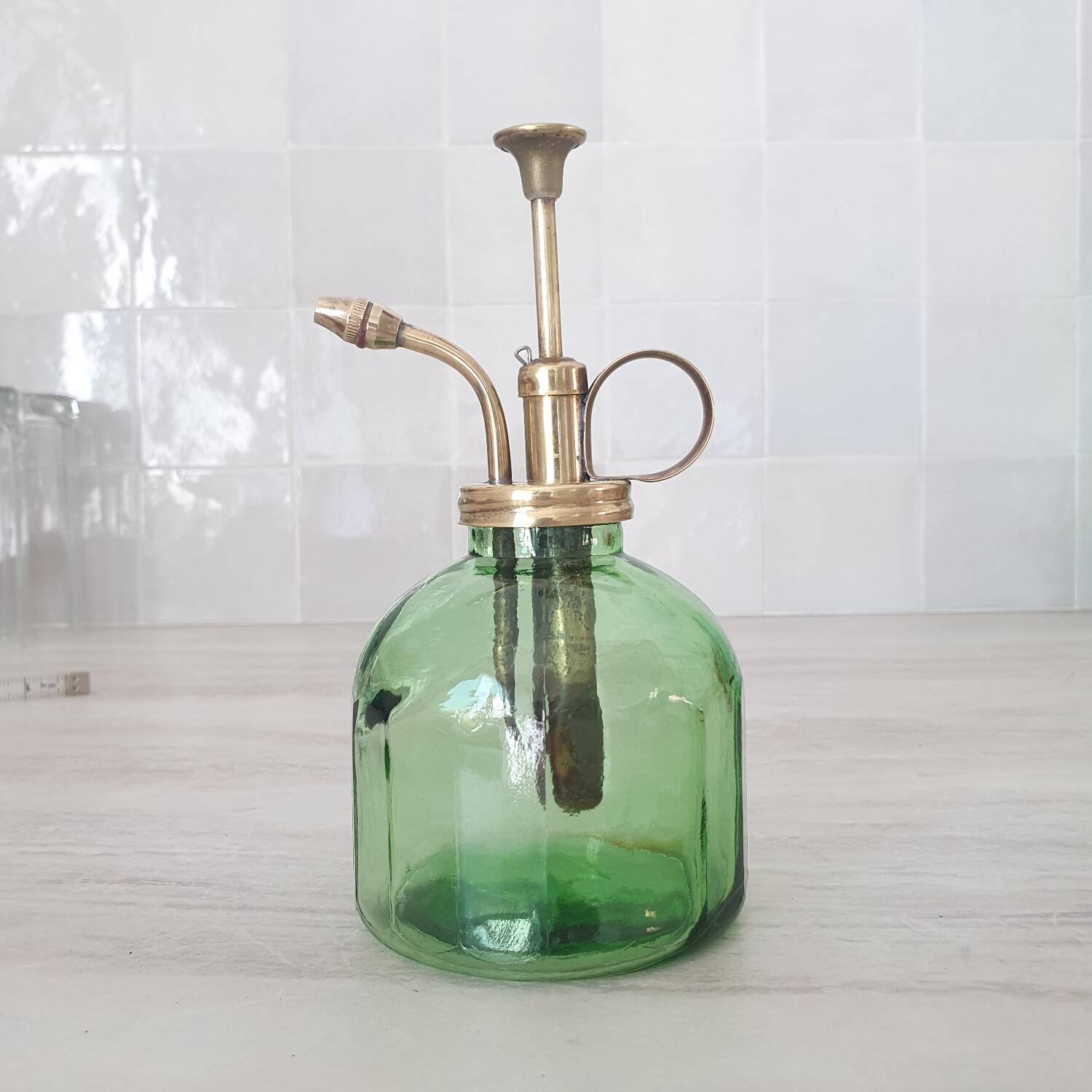 Ancien vaporisateur en laiton et verre