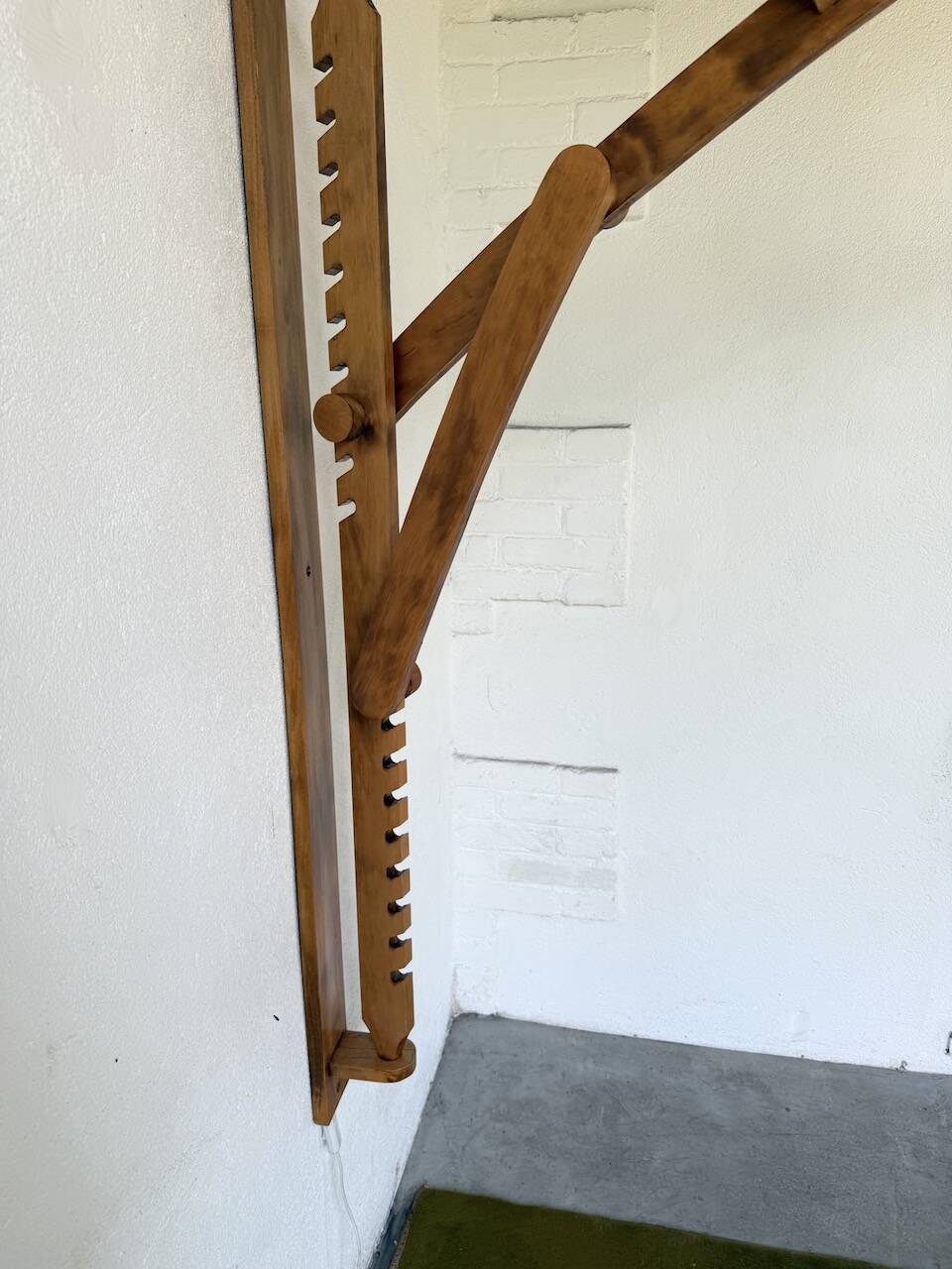 Mountain furniture gallows France pine