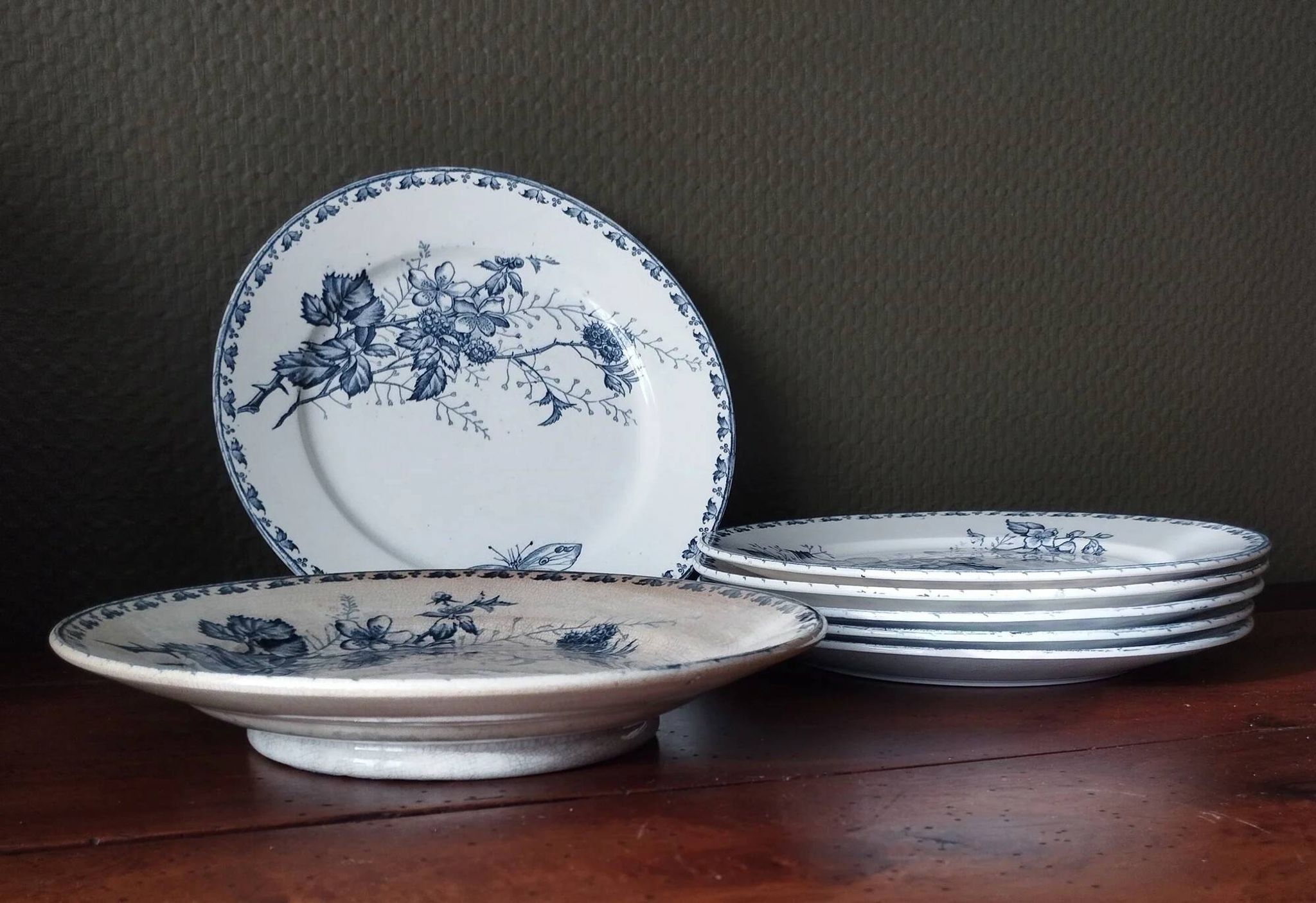 Assiette montée terre de fer Sarreguemines U&C « Carmen »