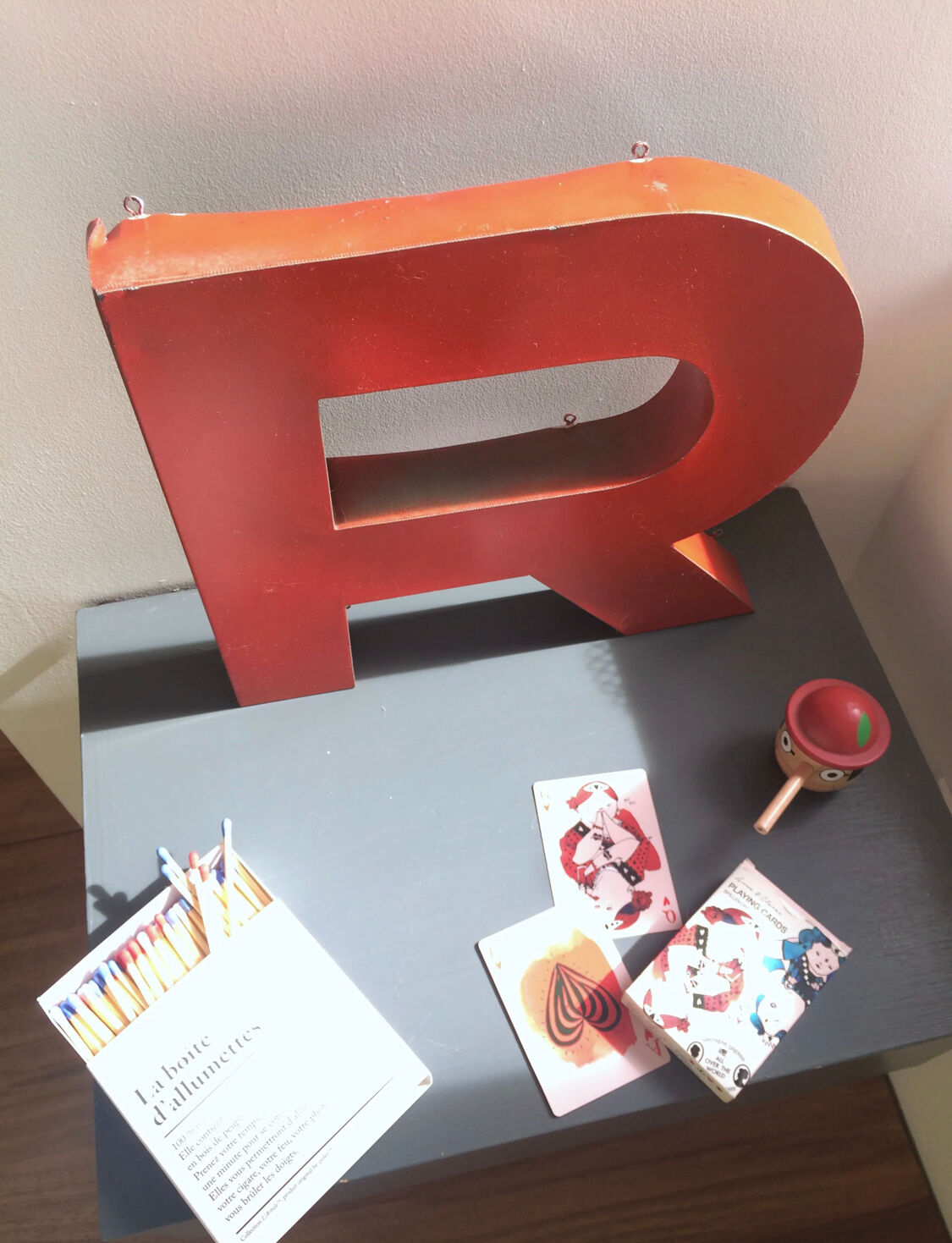 Lettre d’enseigne R