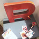 Lettre d’enseigne R