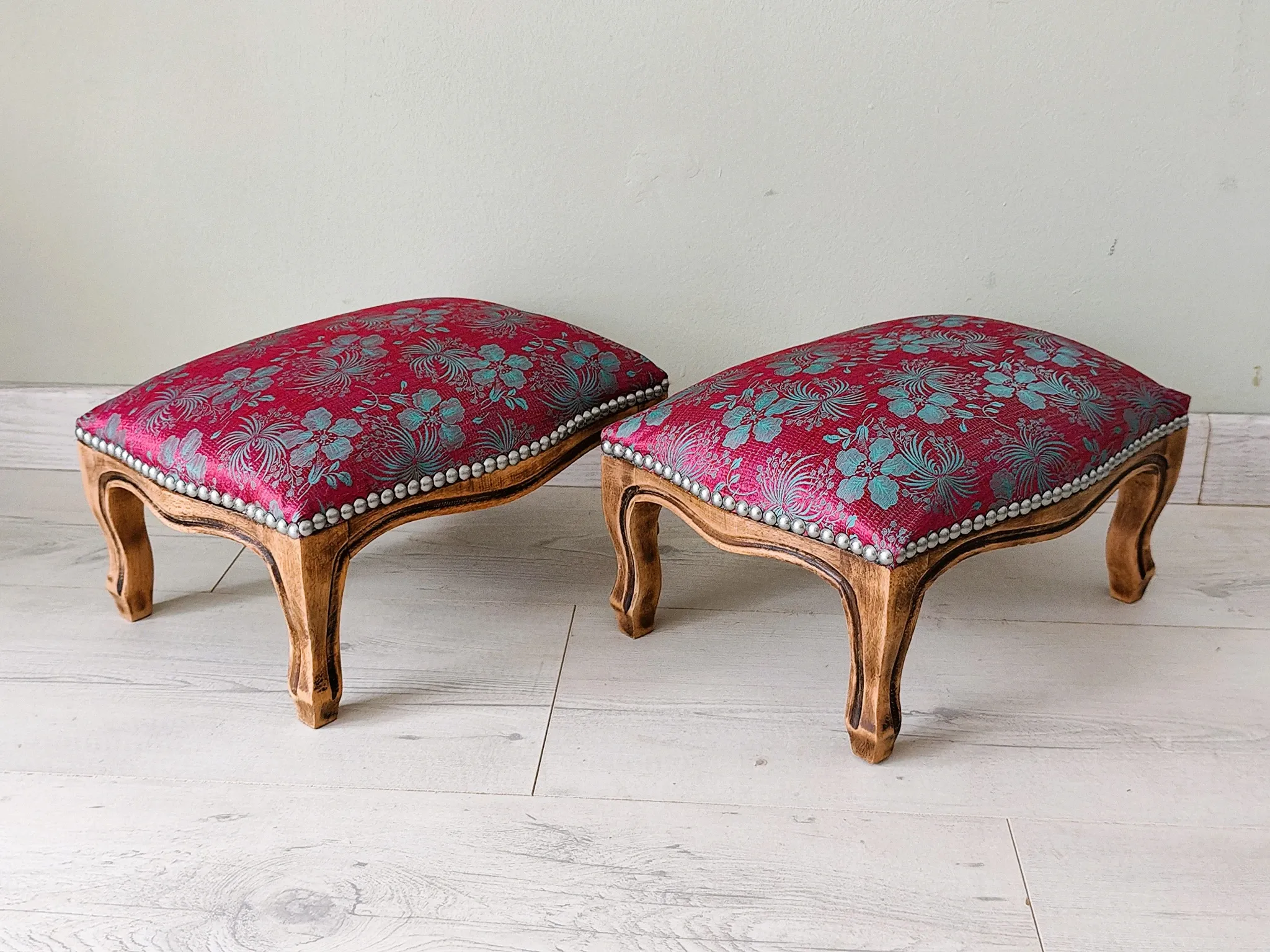 Repose-pieds anciens style Louis XV
