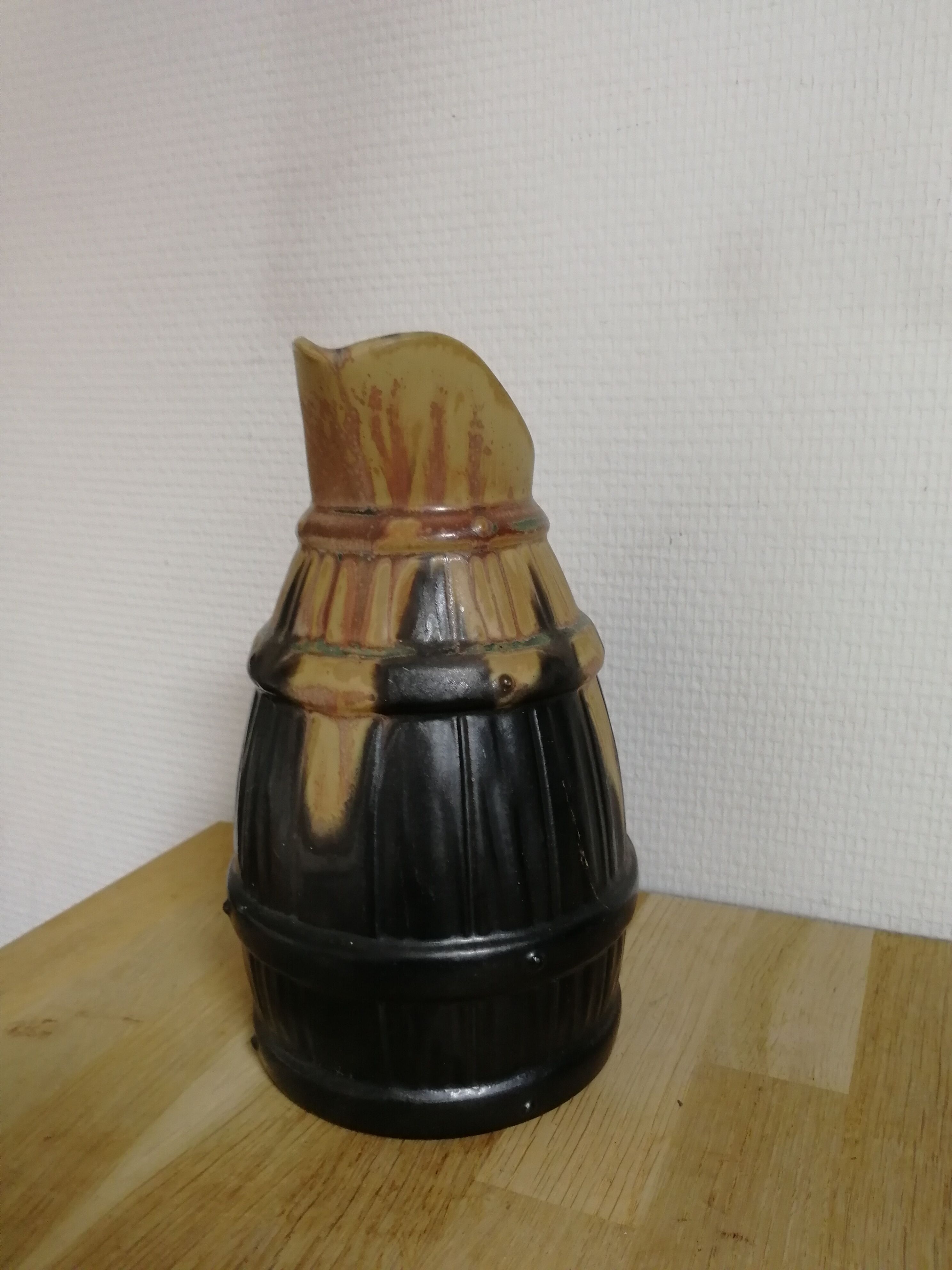 Denbac sandstone pitcher