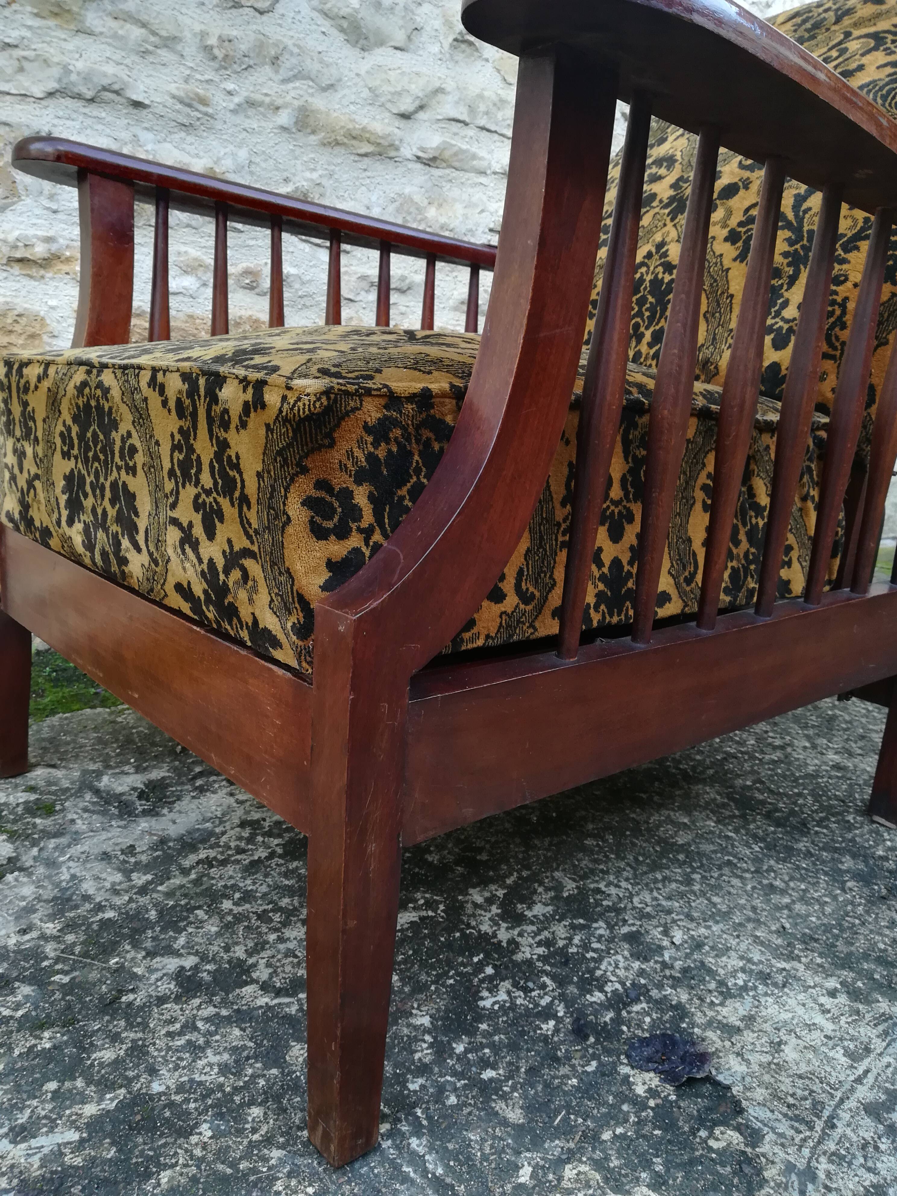 Morris armchair retractable footrest