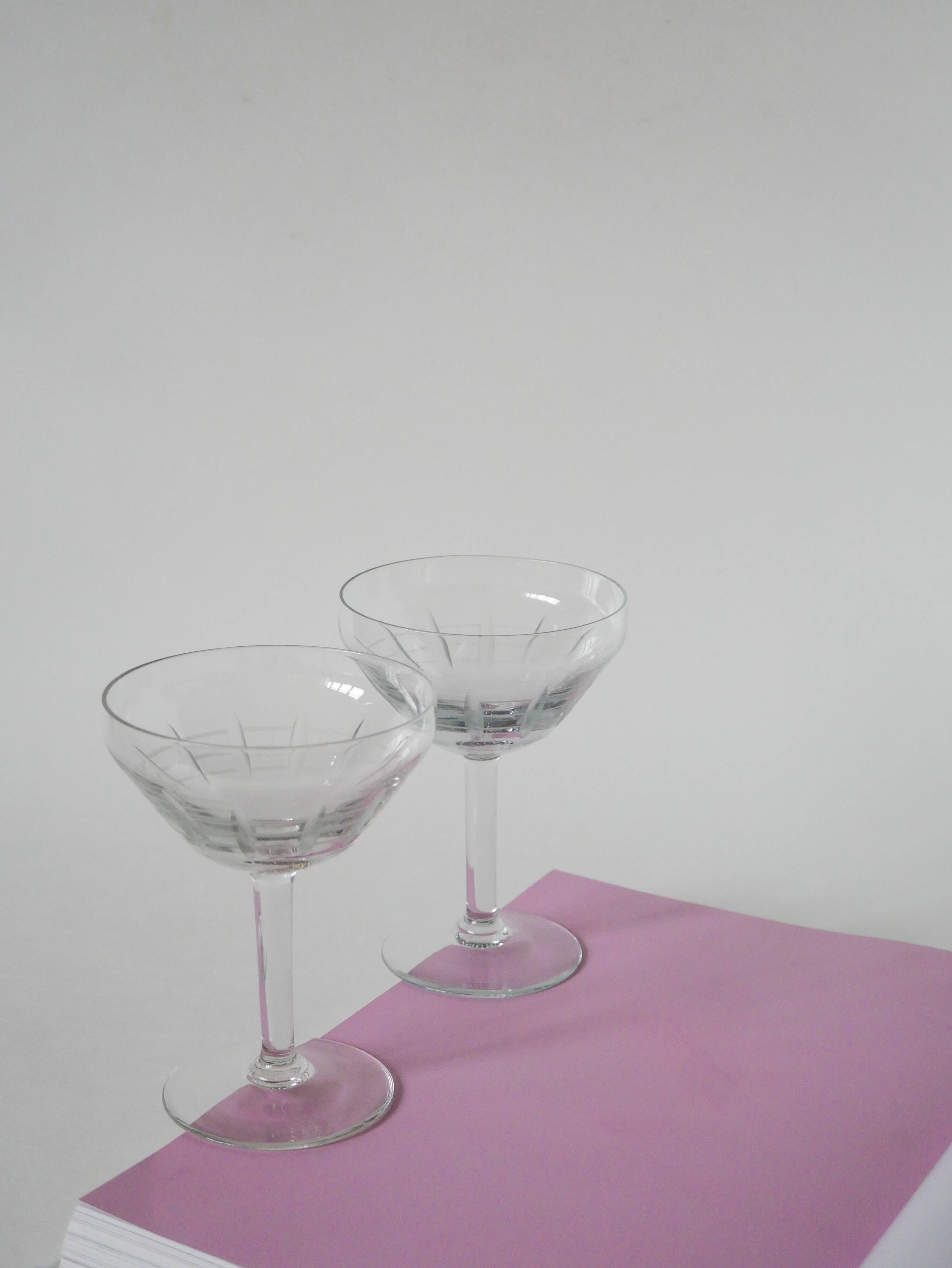 Set of 4 large champagne glasses in engraved crystal, 1930