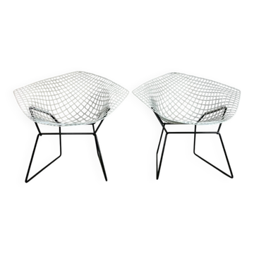 Two Diamond chairs by Harry Bertoia for Knoll mid-century 1970s.