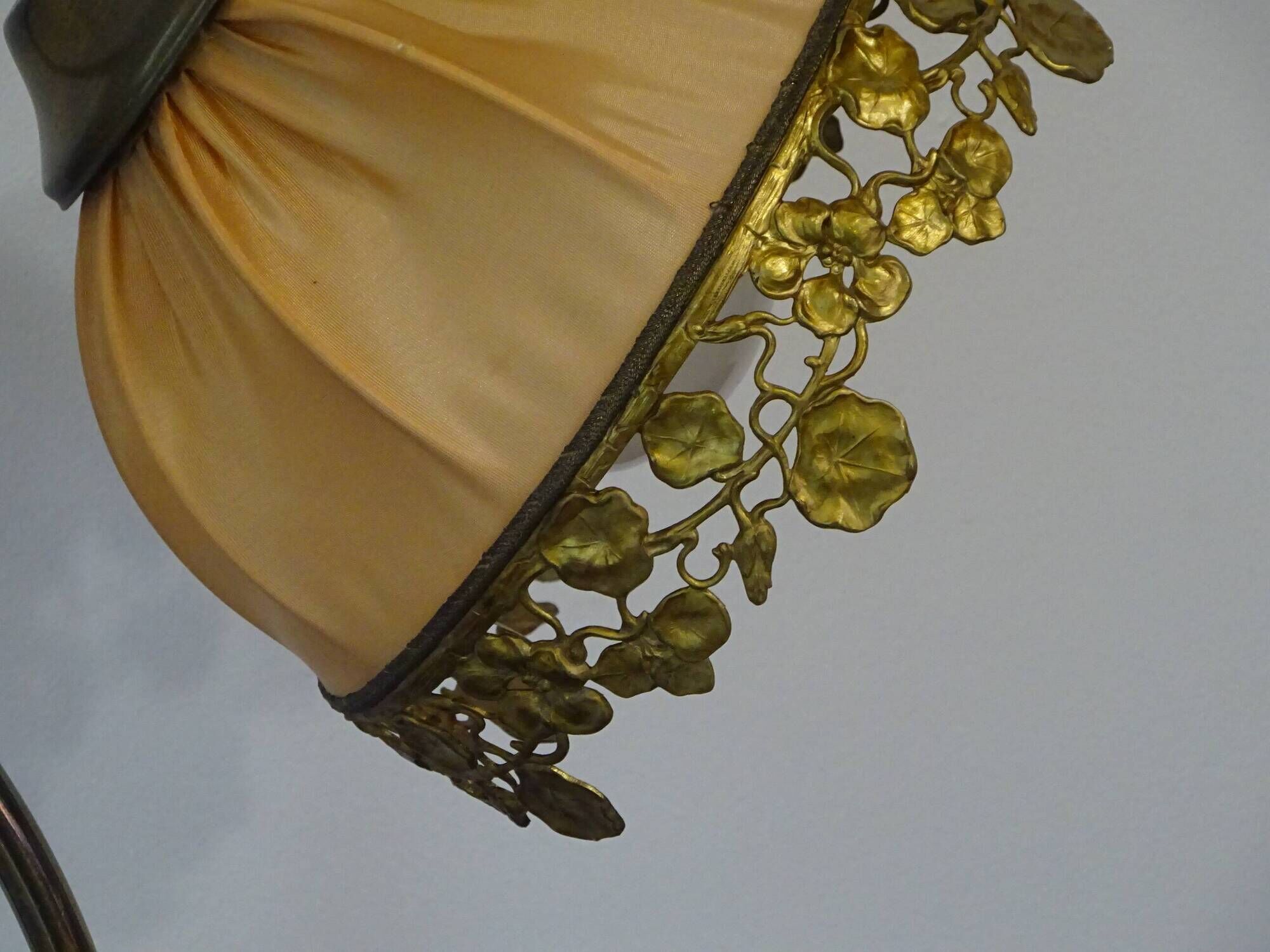 Lampe vintage à col de cygne en bronze doré et soie