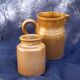 Duo de pots pichets en grès marron irisés, estampillé Digoin