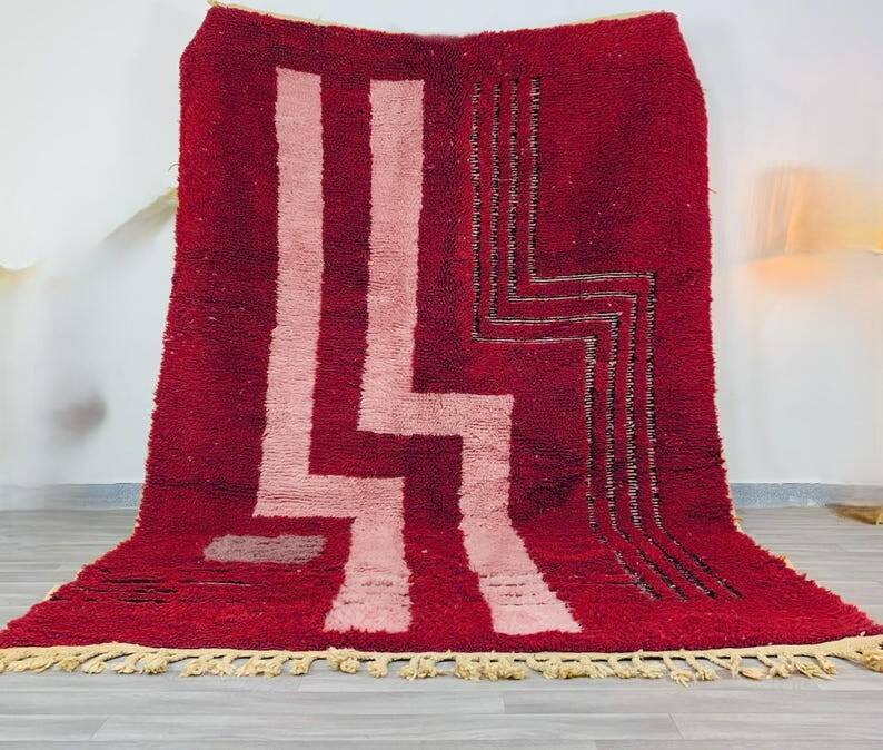 Modern Moroccan rug in red wool with geometric lines 150/250cm