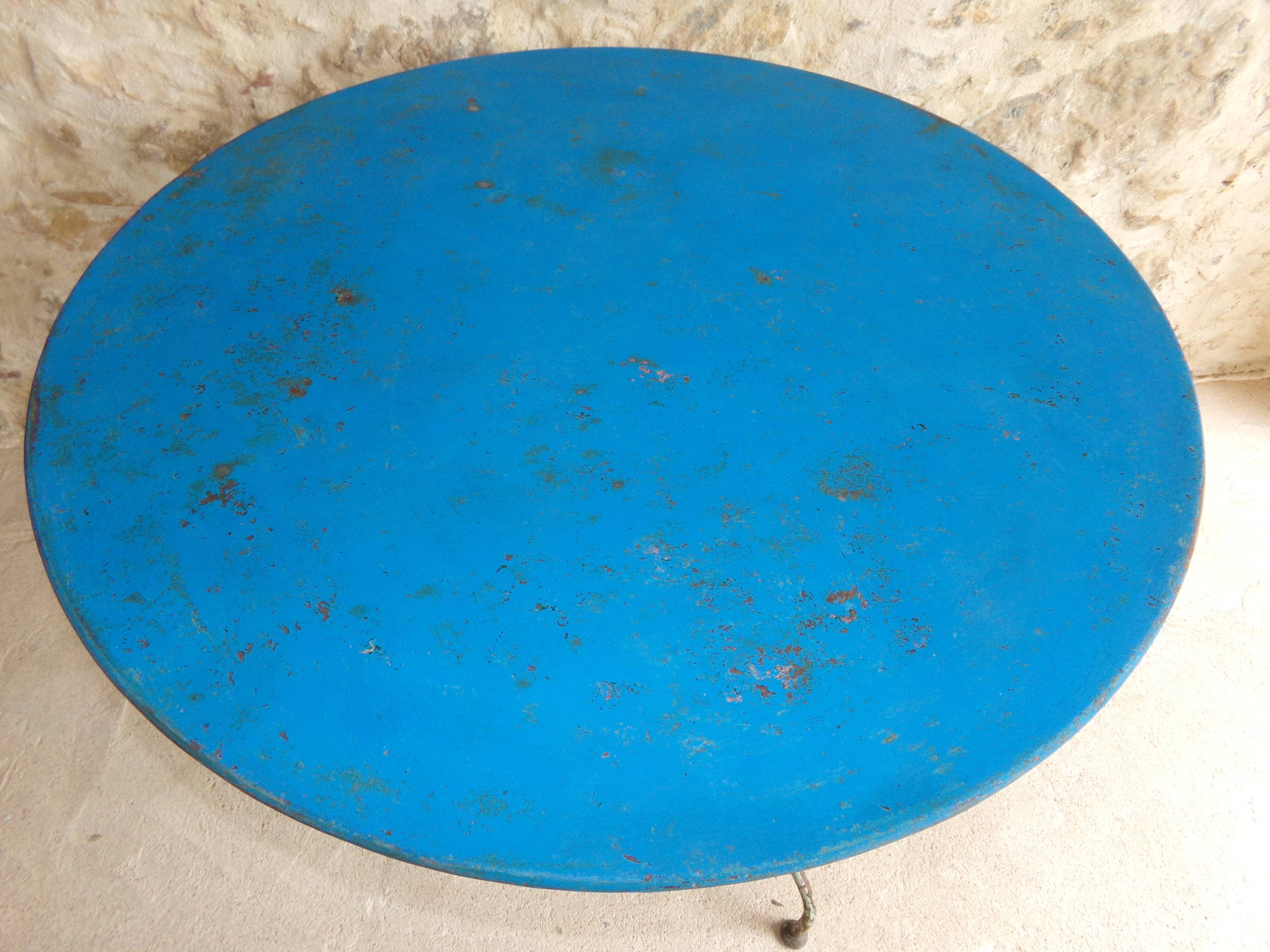 Ancienne table de jardin ronde en fer