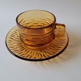 Set of 8 cups and amber glass under cups