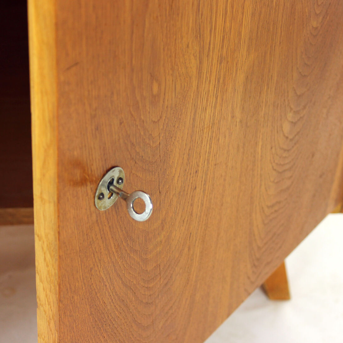 Buffet en chêne et verre noir, Tchécoslovaquie années 1960