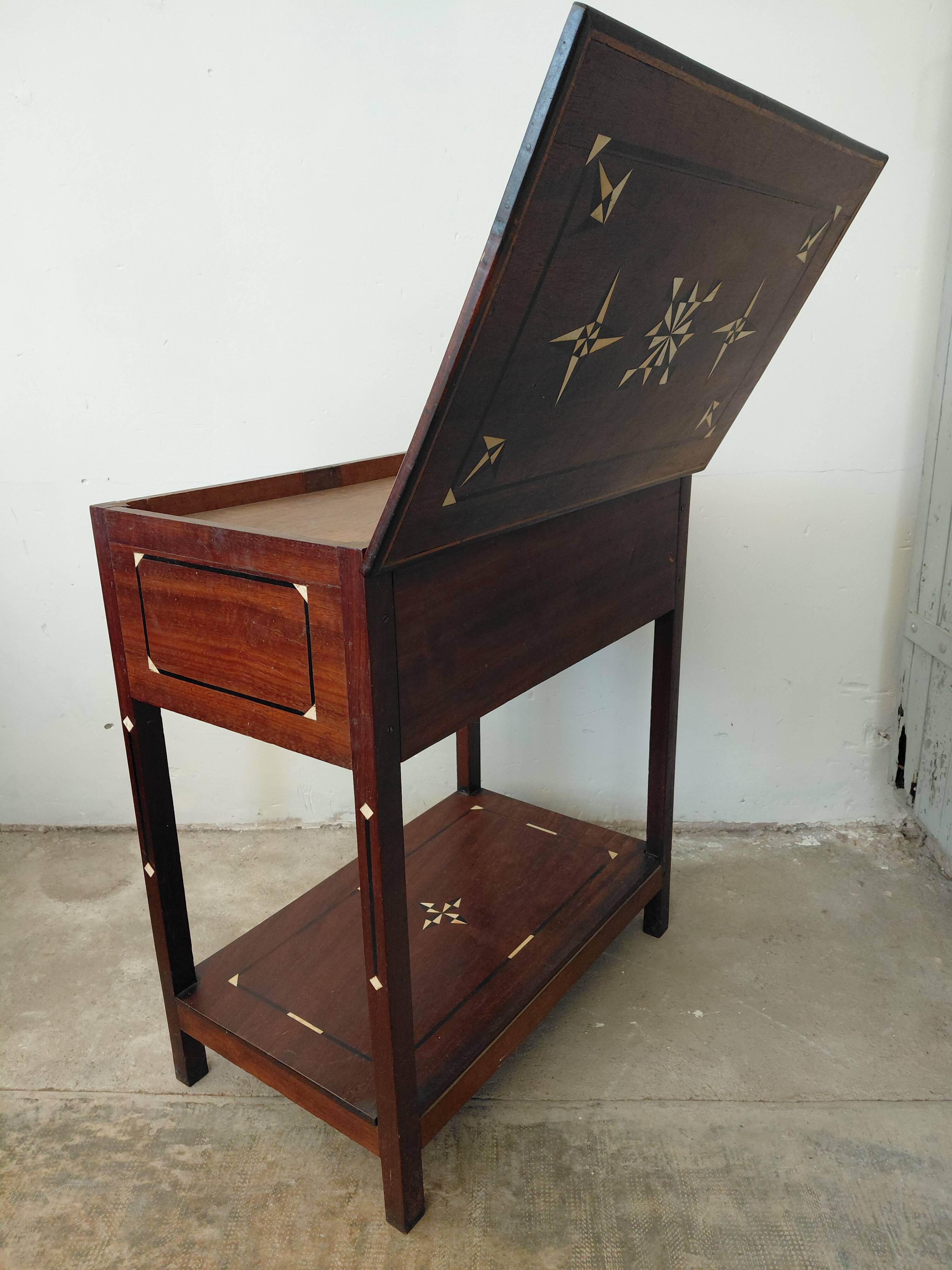 Small oriental piece of furniture