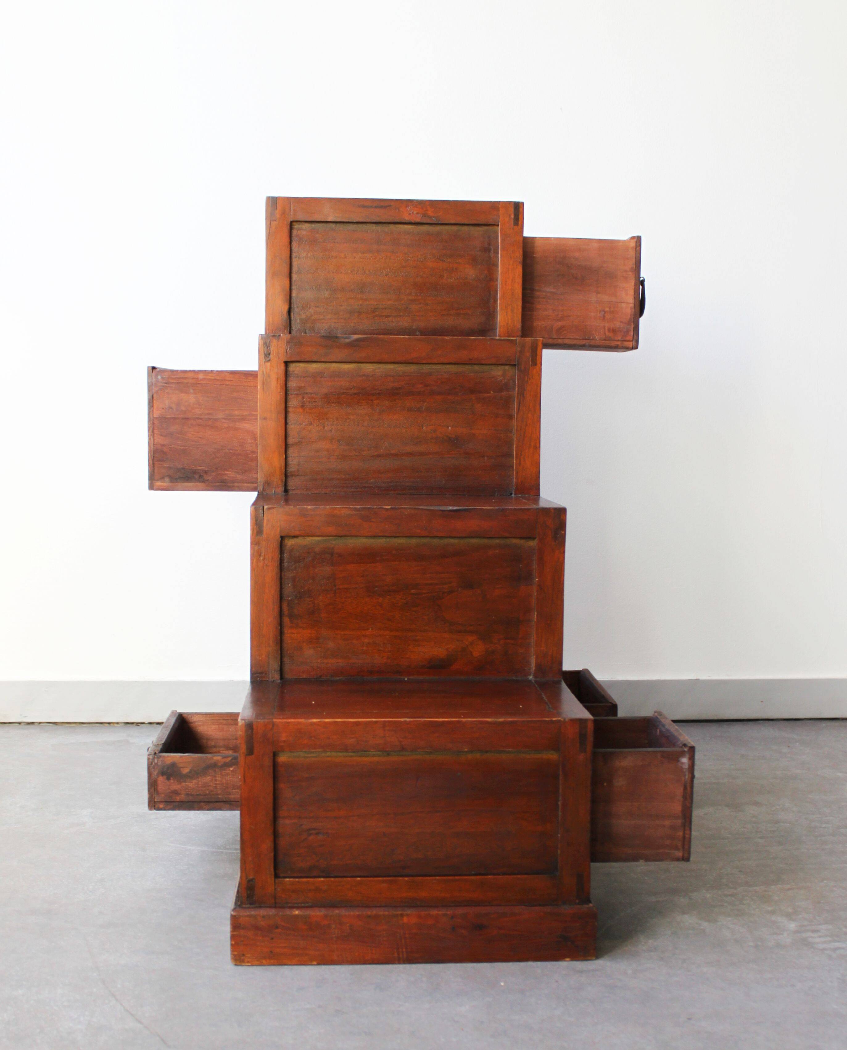 Meuble escaliers, en bois massif, mid century.