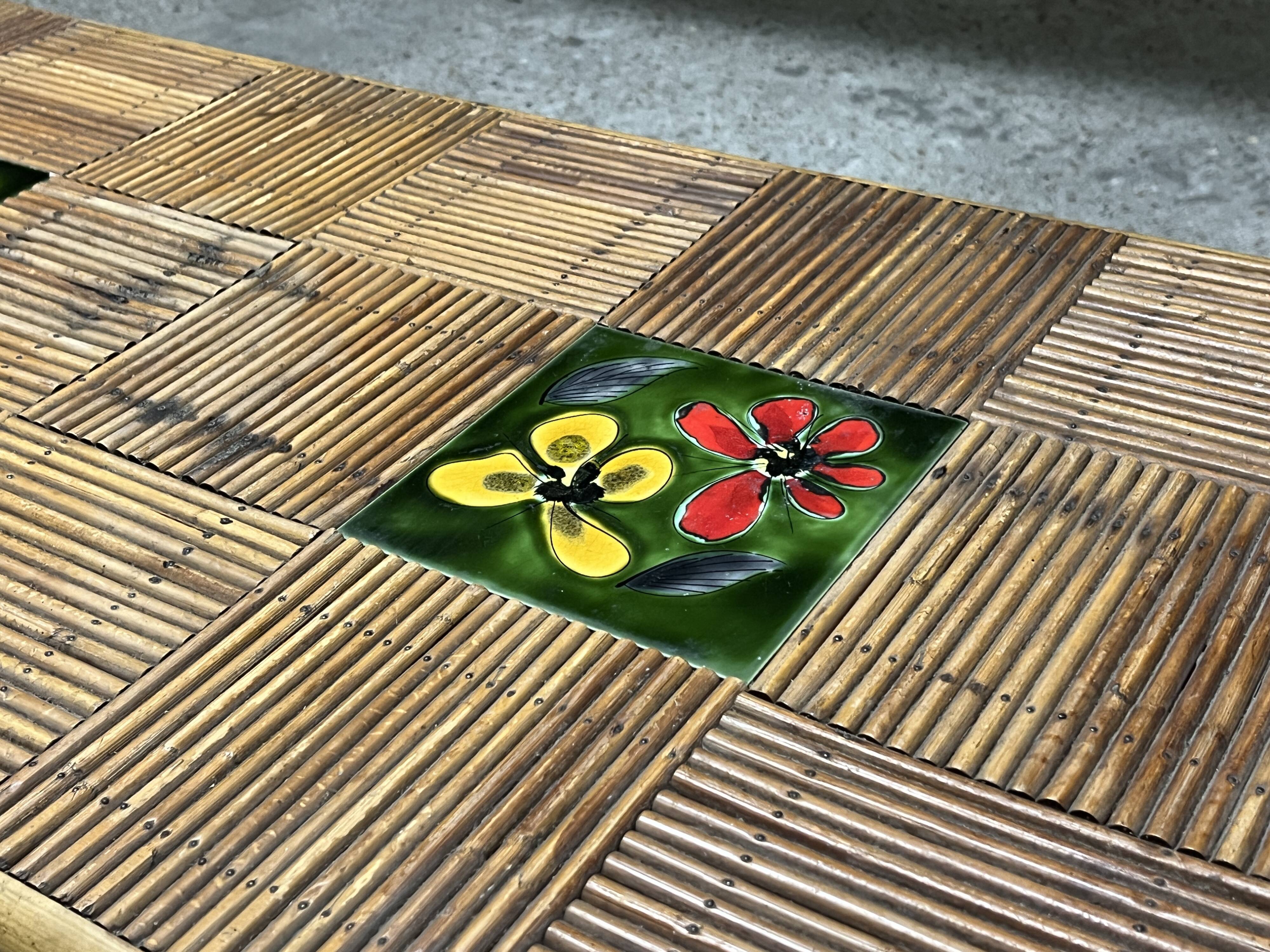 Table basse en rotin avec carreaux de céramique, années 60