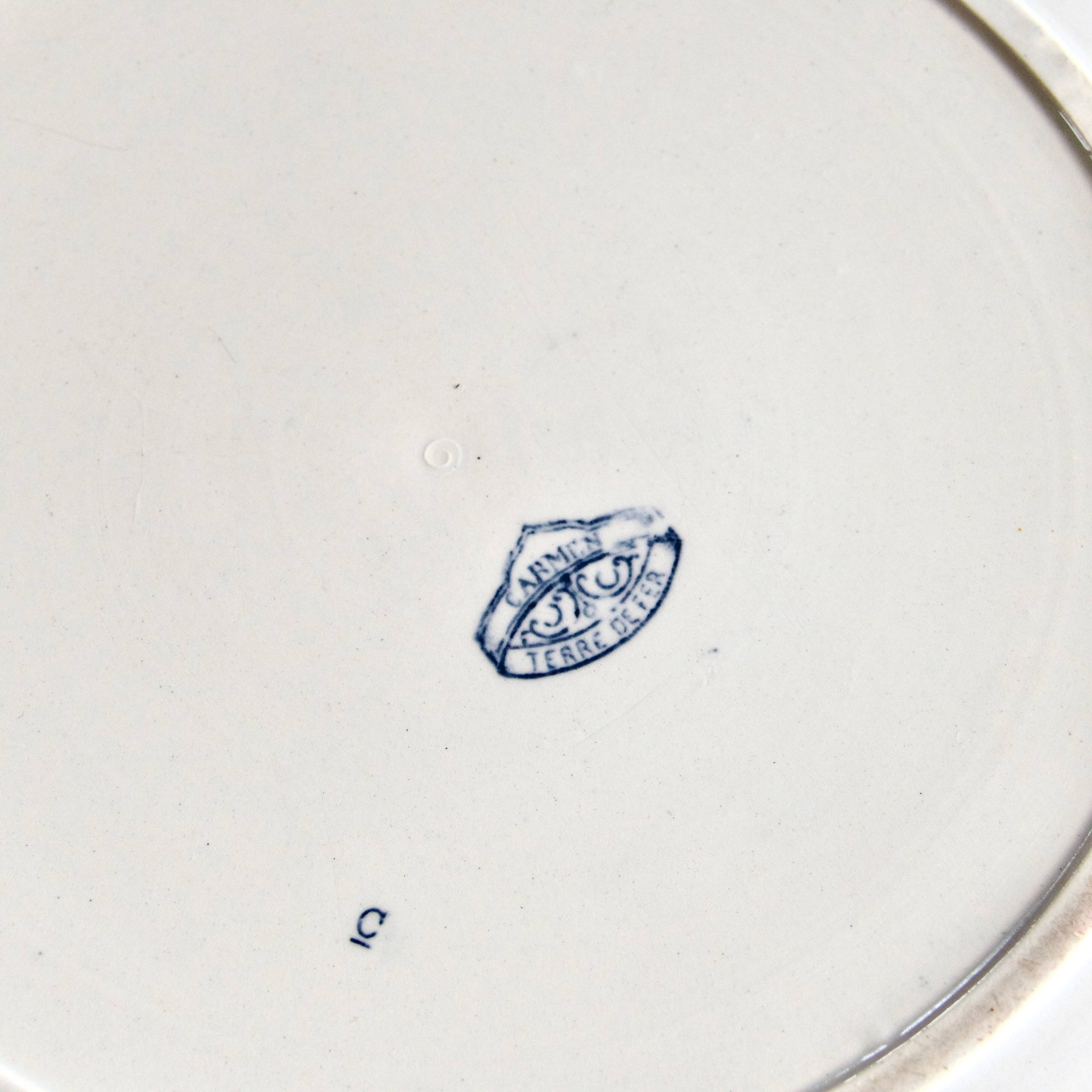 Plat creux en terre de fer Sarreguemines "Carmen", XIXe s.