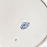 Plat creux en terre de fer Sarreguemines "Carmen", XIXe s.