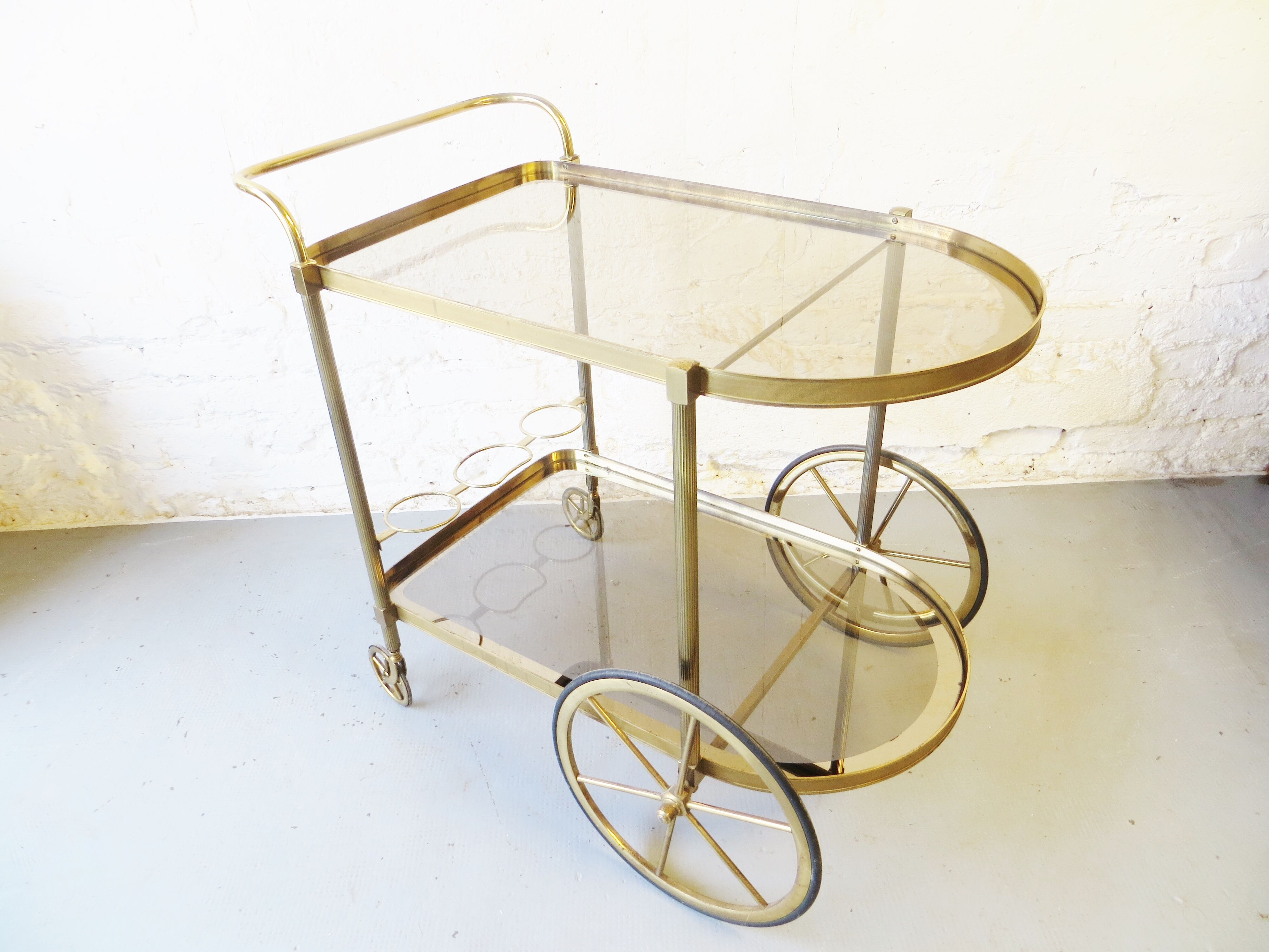 Service or bar rolling 60s brass