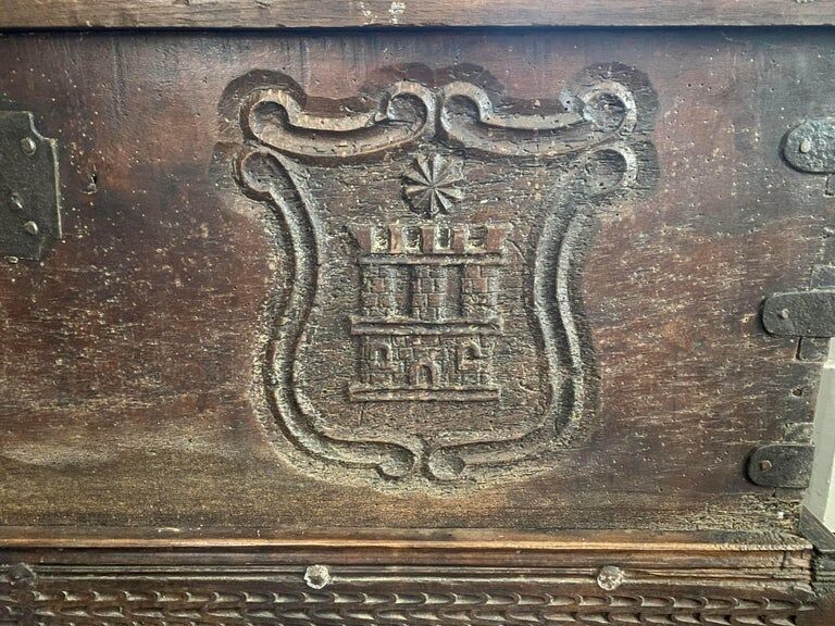 Wedding chest, coat of arms motifs, circa 1600