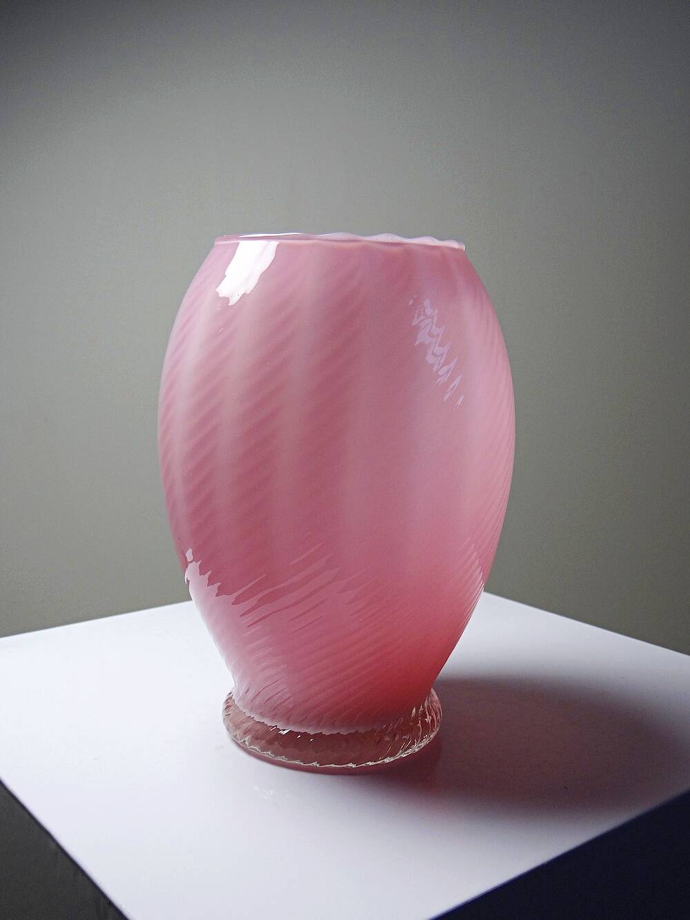 Small twisted pink opaline glass vase, Venetian Murano/Empoli vintage.