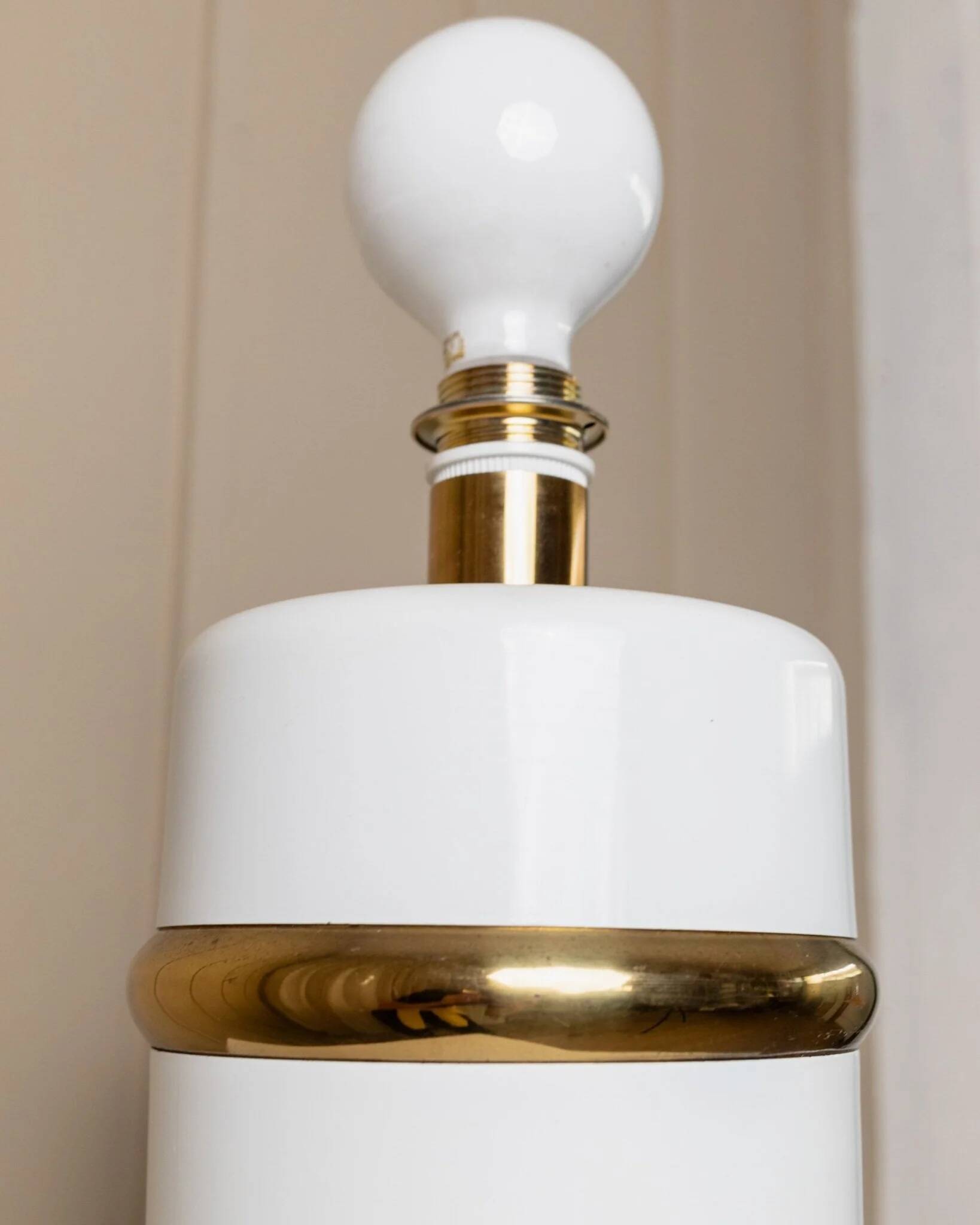 Lampe de table en céramique blanche avec accent doré - Fabriquée en Italie, années 1980, style Hollywood Regency vintage